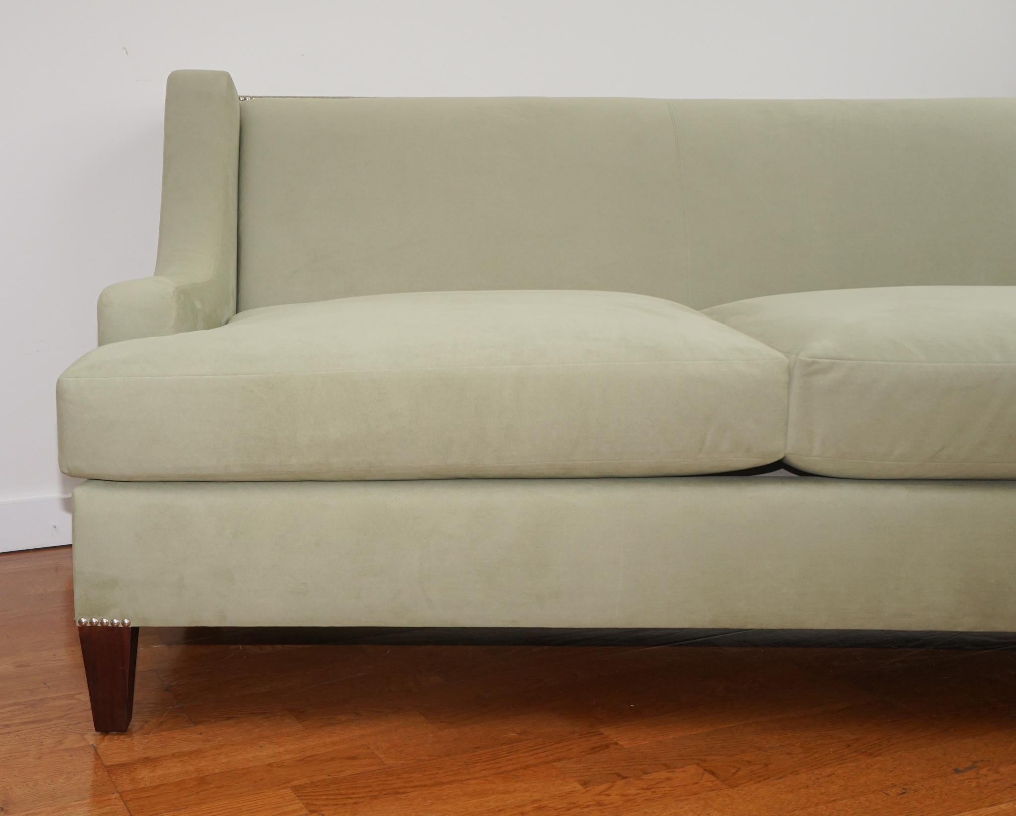 Moderne Canapé personnalisé à trois places Maxfield contemporain à dossier serré en vente