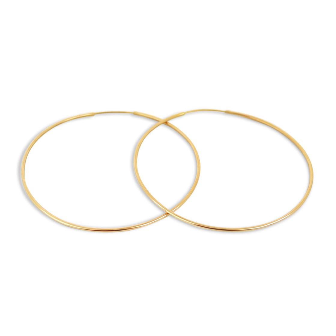 A pair of minimalist and timeless hoop earrings, both precious and sustainable.
Perfectly oversized silhouette made of recycled yellow gold. They are a dramatic and flattering style statement, and they can complement just about any outfit.
Metal: