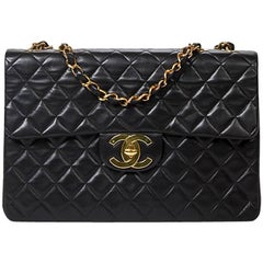 Vintage Maxi Jumbo Front Pocket in black vertical quilted caviar leather