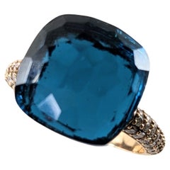 Maxi Nudo Topaz Blue London en  Bague en or 18K avec pavé de diamants