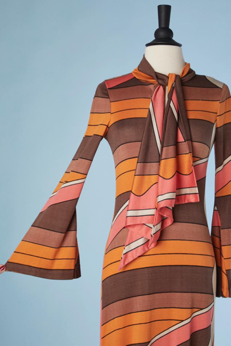 Maxi printed silk jersey dress with bow tie Louis Féraud Paris Circa 1970's In Good Condition For Sale In Saint-Ouen-Sur-Seine, FR