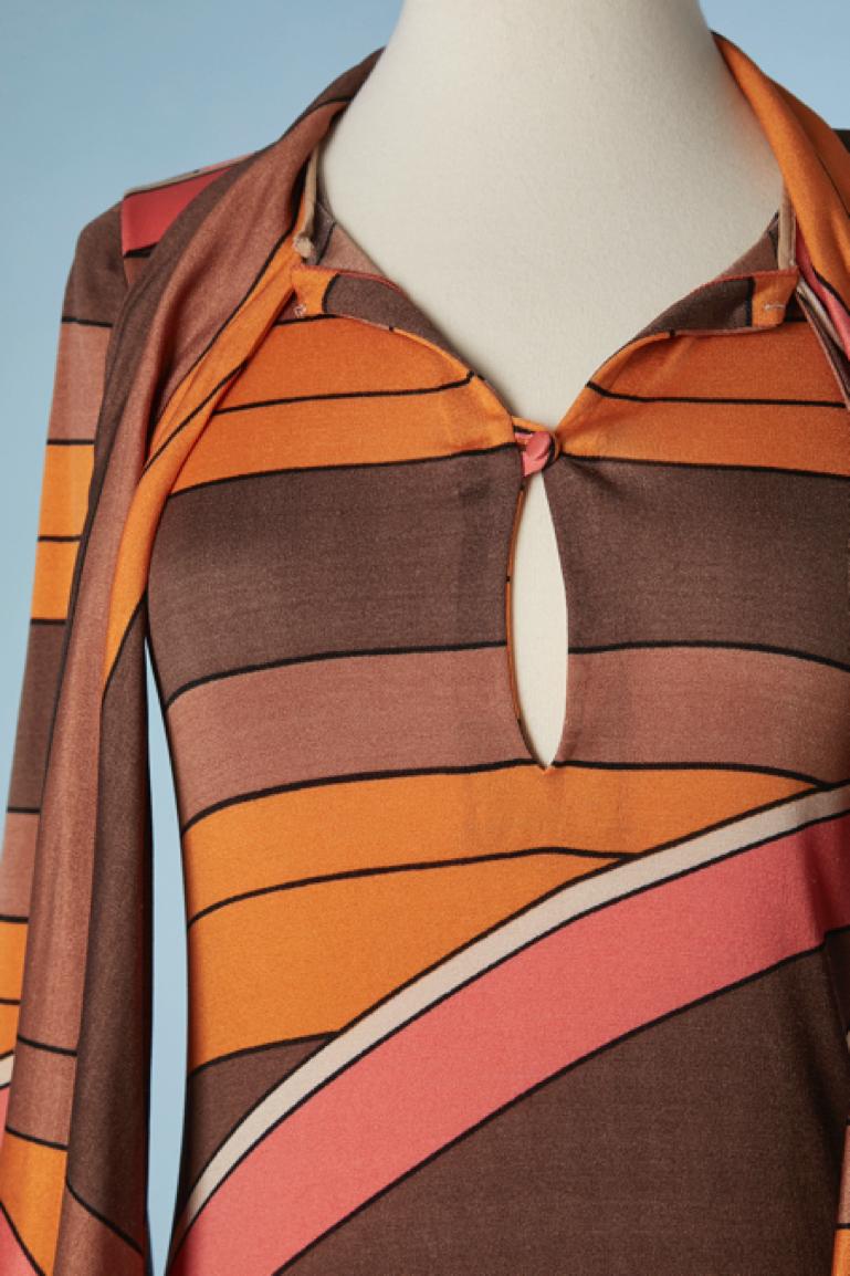 Robe longue en jersey de soie imprimée avec nœud papillon Louis Féraud Paris Circa 1970''s  en vente 2