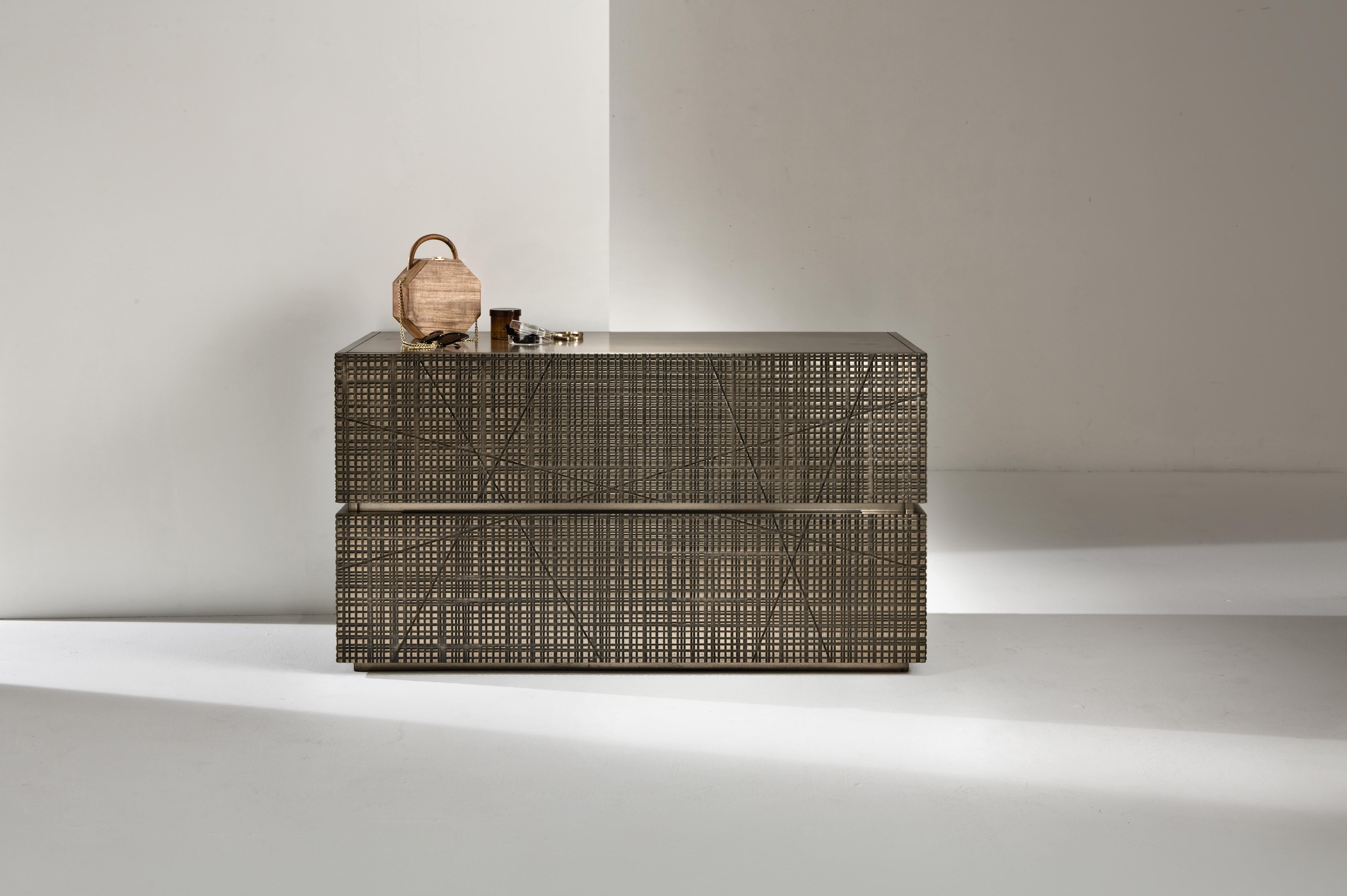Cassettiera Maxima BD 96 BB di Laurameroni
Dimensioni: L 130 x P 52 x H 73 cm
Materiali: Noce 