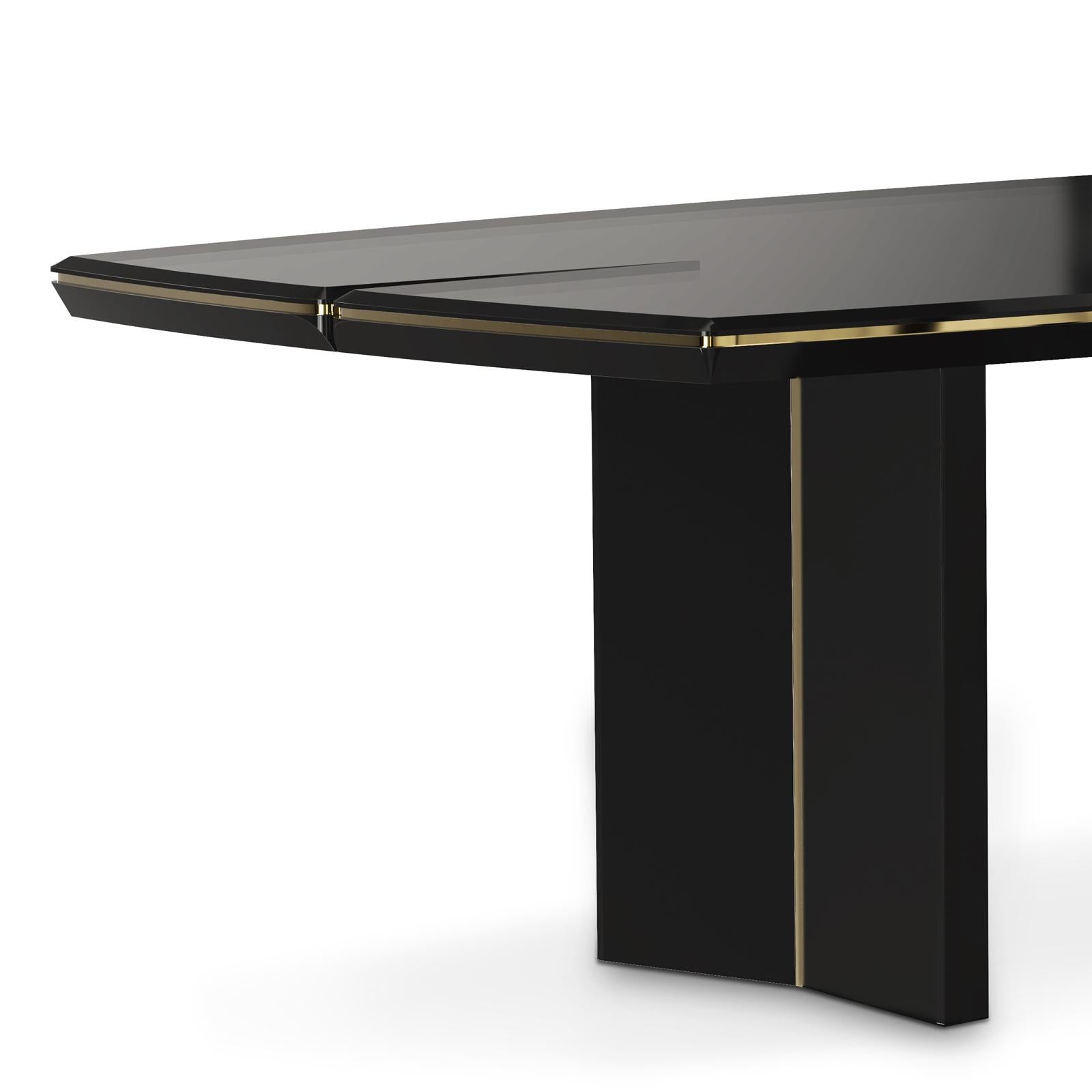 Dining table maxima with wooden black lacquered
top and structure and with gold plated solid polished brass
trim. With gold plated solid polished brass on base.
Also available in maxima console table.