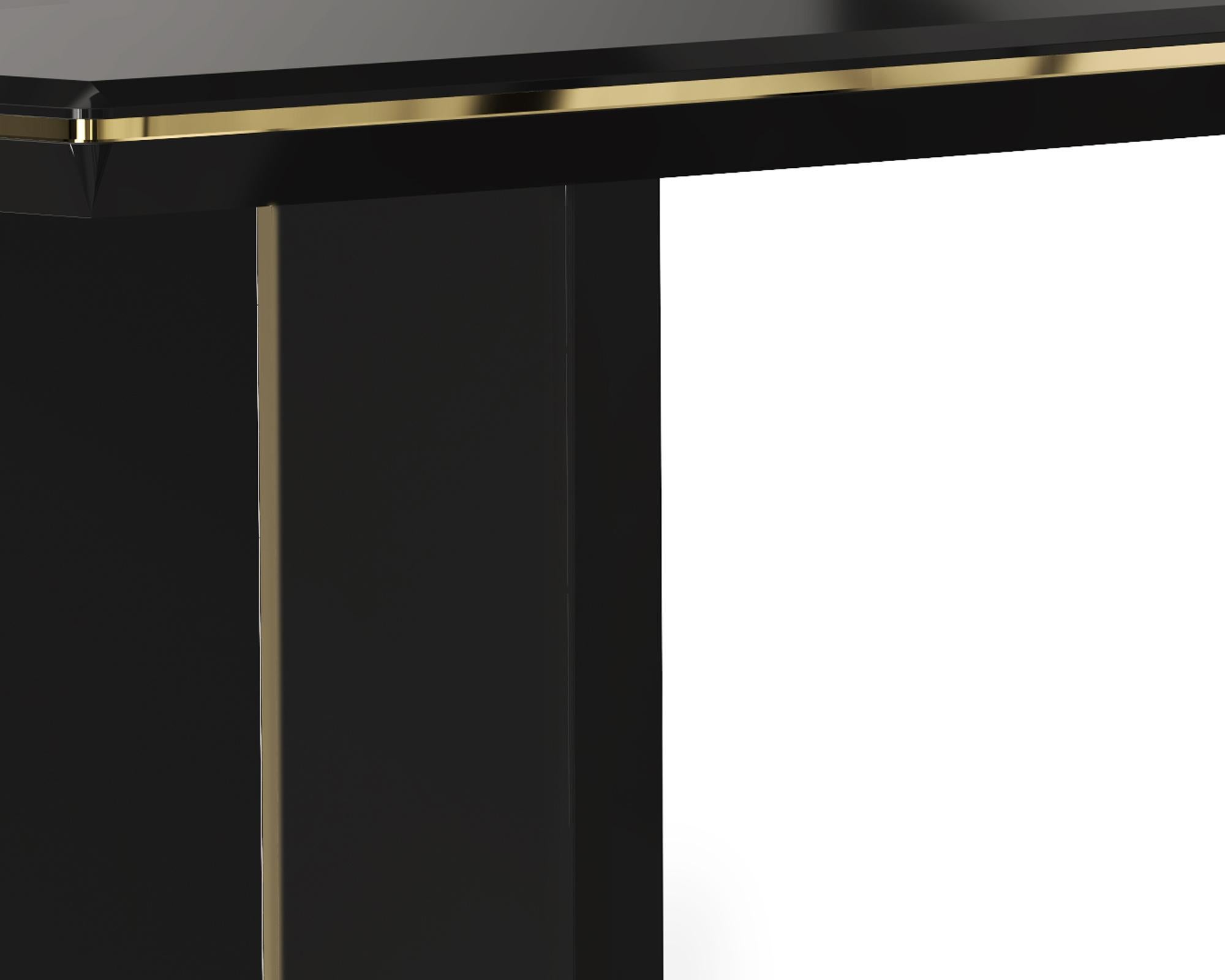 XXIe siècle et contemporain Table de salle à manger Maxima avec laiton plaqué or en vente
