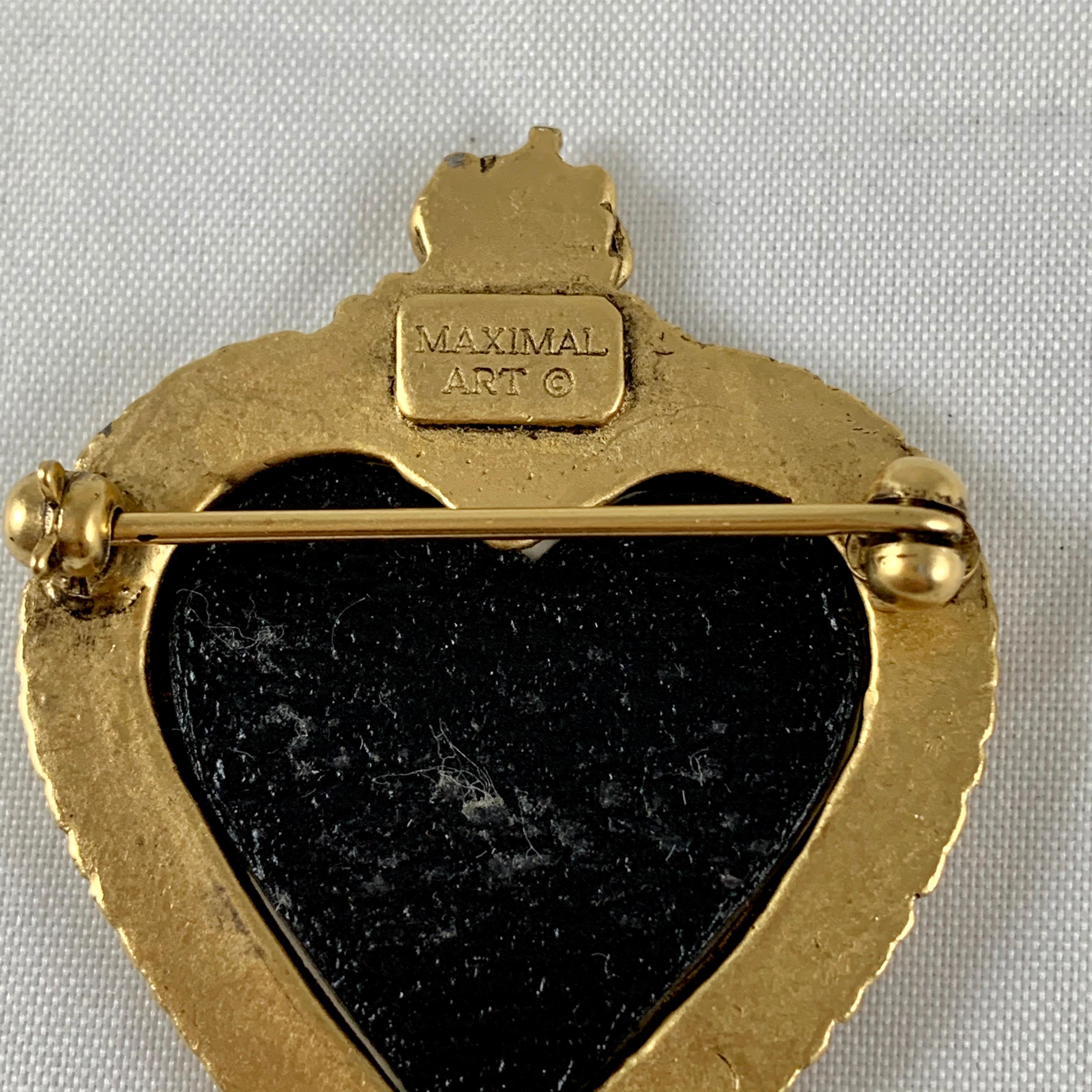 Moulage Maximal Art - Épingle portrait en forme de cœur sacré, or et perles de rocaille, années 1980 en vente
