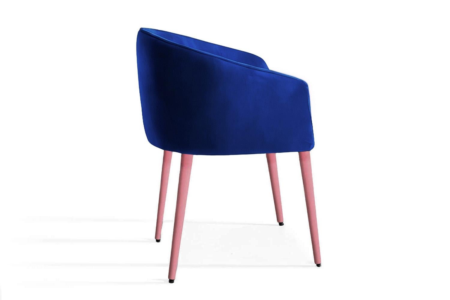The Utopía Dining Chair brings boldness and imagination to the everyday. With its curved backrest and generous seat, it offers comfort without sacrificing personality. Its compact, sculptural silhouette fits seamlessly into dining rooms, workspaces,