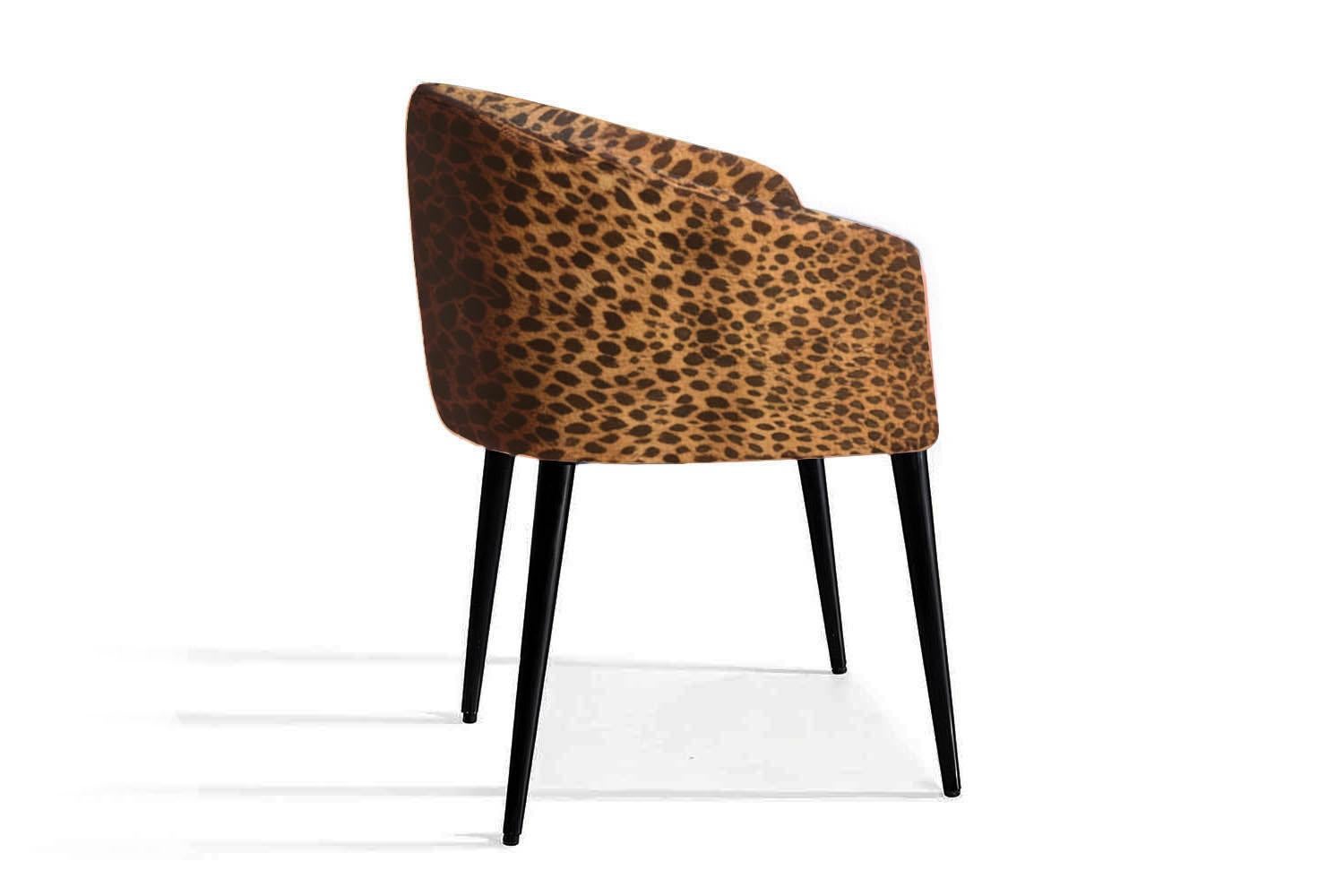 The Utopía Dining Chair brings boldness and imagination to the everyday. With its curved backrest and generous seat, it offers comfort without sacrificing personality. Its compact, sculptural silhouette fits seamlessly into dining rooms, workspaces,