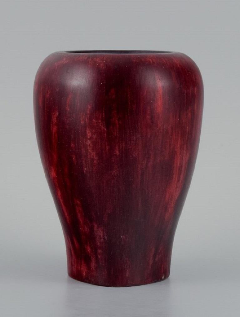 Maxime Fillon (1920-2003), French ceramist.
Unique ceramic vase with glaze in shades of red.
circa 1970.
Signed 