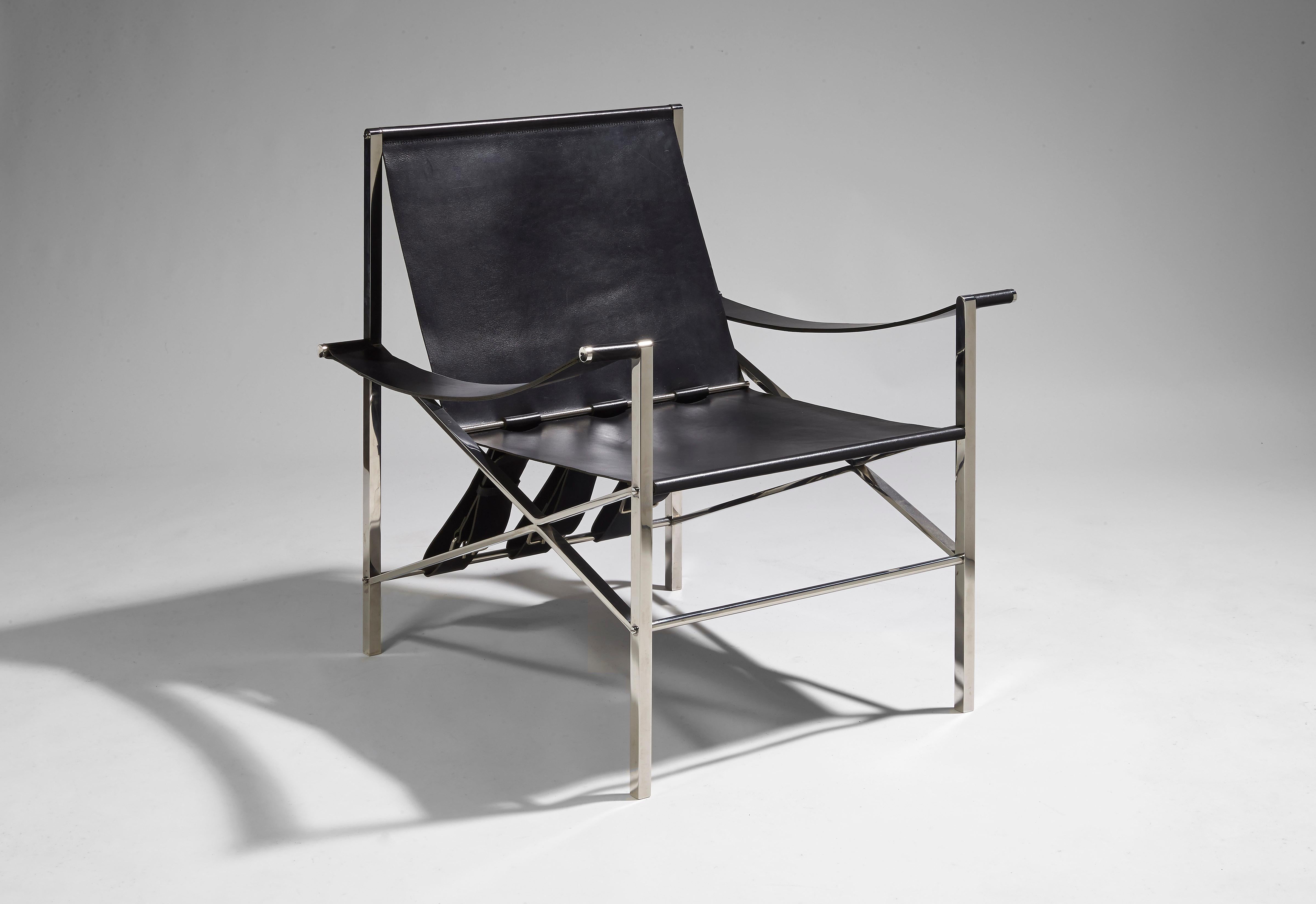 Dieser Sessel ist eine zeitgenössische Ausgabe des Sessels De Pont, der 1965 von dem berühmten Designer Maxime Old entworfen wurde. Ursprünglich wurde dieser Sessel für die Bank der Europäischen Industrie- und Finanzunion in der Rue Gaillon in Paris