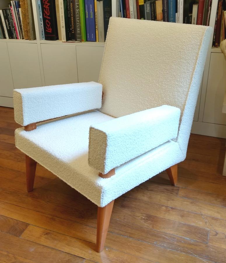 Maxime Old (France 1910-1991).

Pair of conversation chairs.
Visible parts in cherrywood, upholstery redone to original indications of Maxime old. 
Recently covered with Bergamo fabric by Bisson-Bruneel in off-white color. 
A 