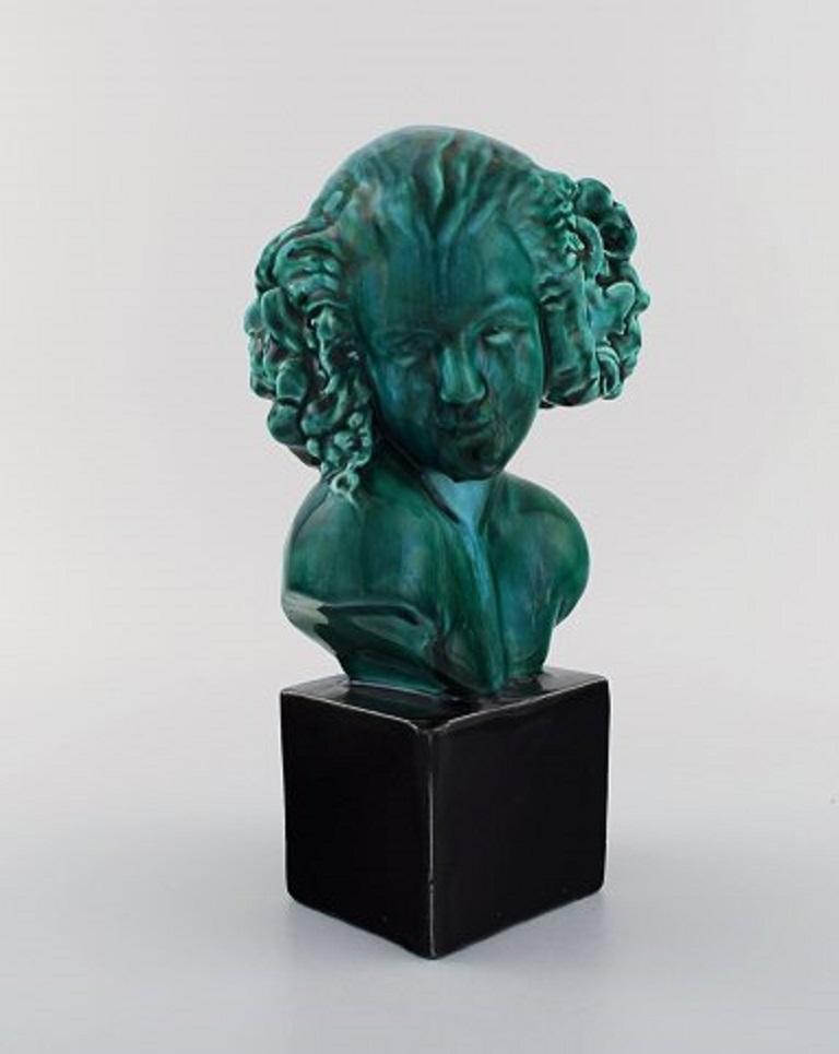 Maxime Real del Sarte (1888-1954) für Sevres. Art-Déco-Skulptur einer jungen Frau aus glasierter Keramik, 1930er Jahre.
Maße: 25 x 13,5 cm.
Unterschrieben.
In sehr gutem Zustand.