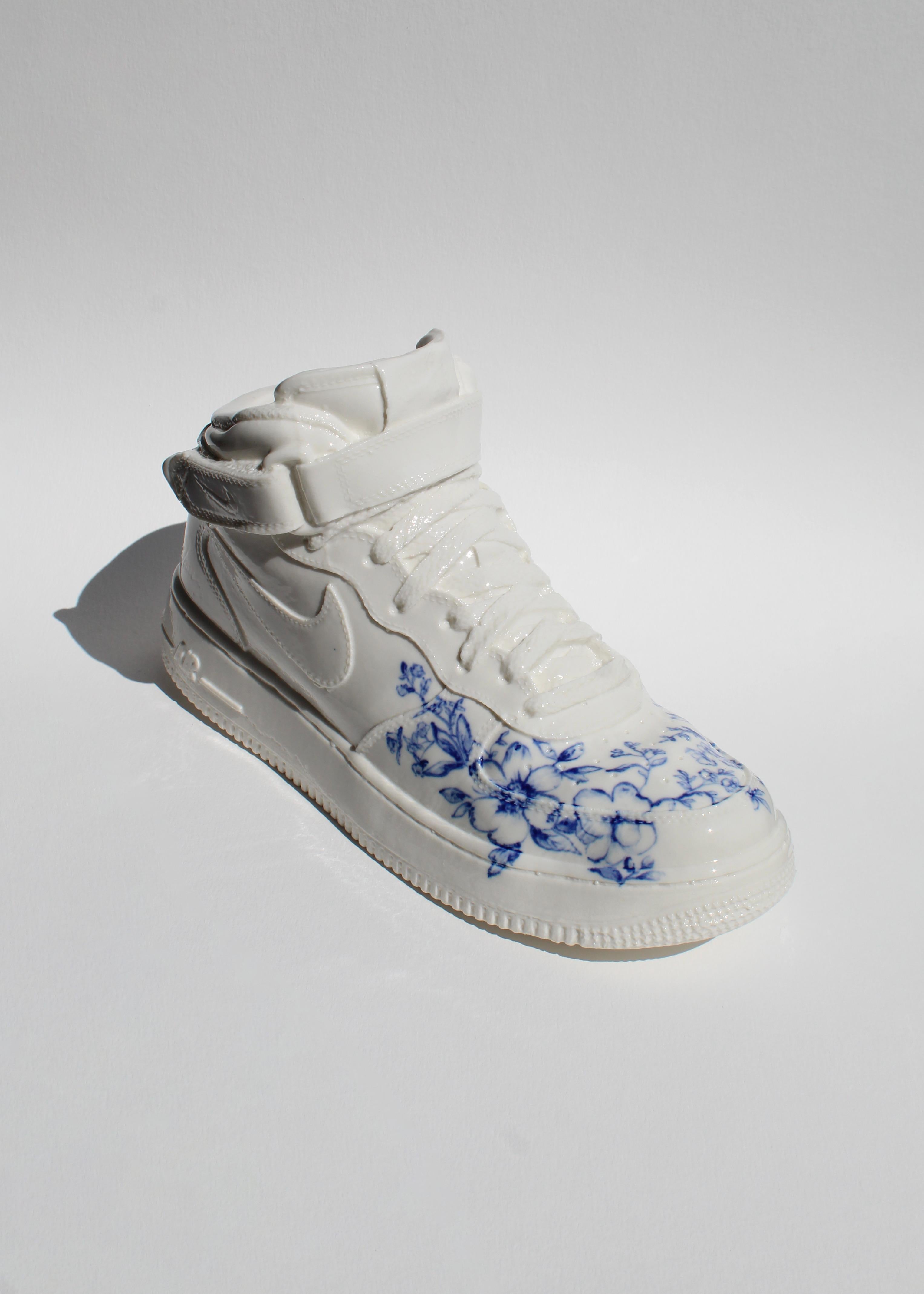 Sculpture Artwork Nike Air Porcelain hand painted by French Artist Maxime Siau  For Sale 2