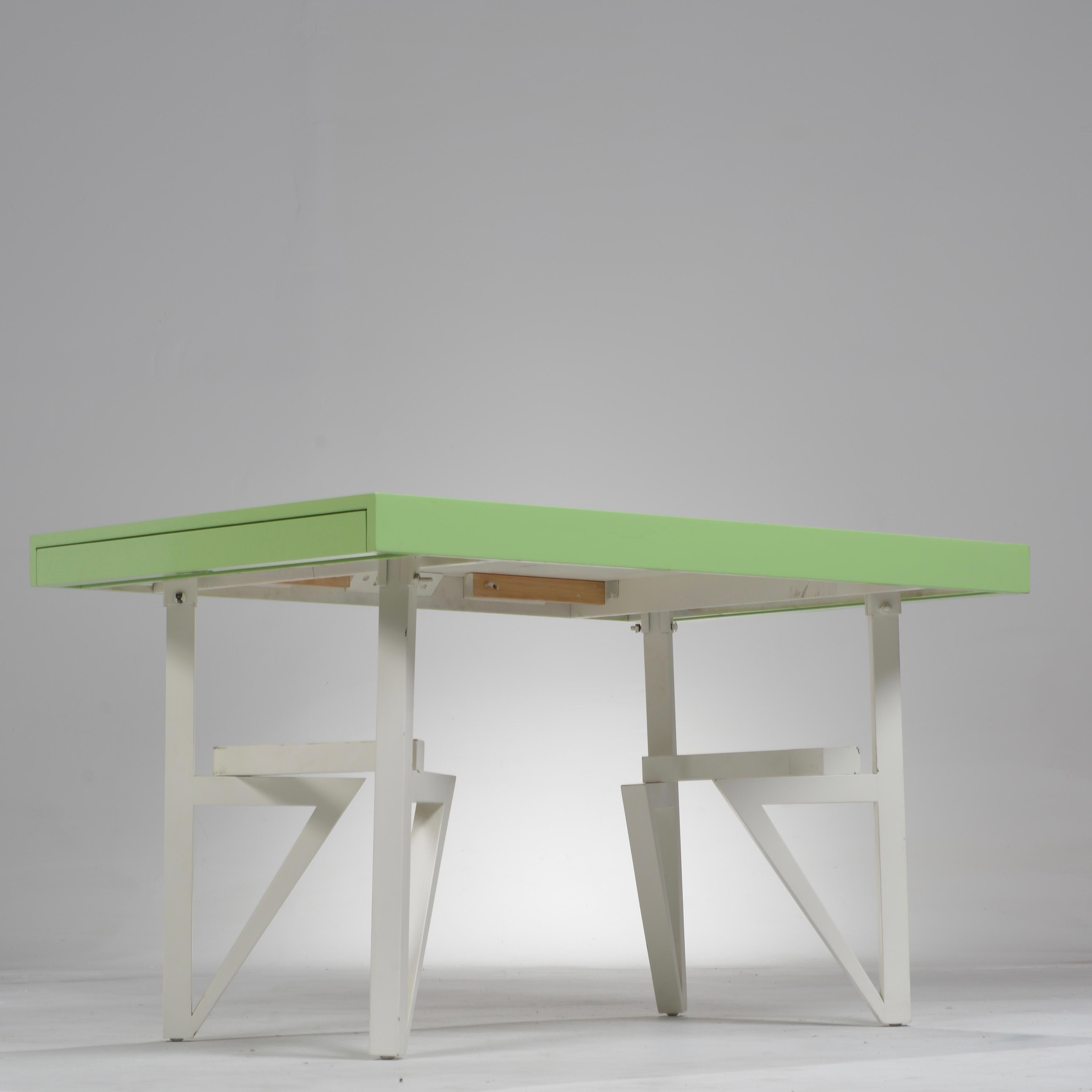 Maximilian For Karp, Green Lacquered Geometric Dining Table In Good Condition For Sale In Los Angeles, CA