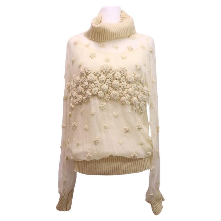 MaxMara Cremefarbenes Chiffon-Strick-Top mit 3D-Blumenstickerei - US 10 / EU 42 im Angebot
