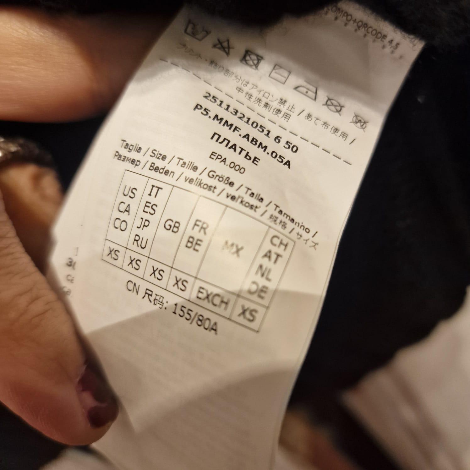 Maxmara Italie tricot noir pierres colorées  robe de la maison de couture italienne Maxmara en vente 11