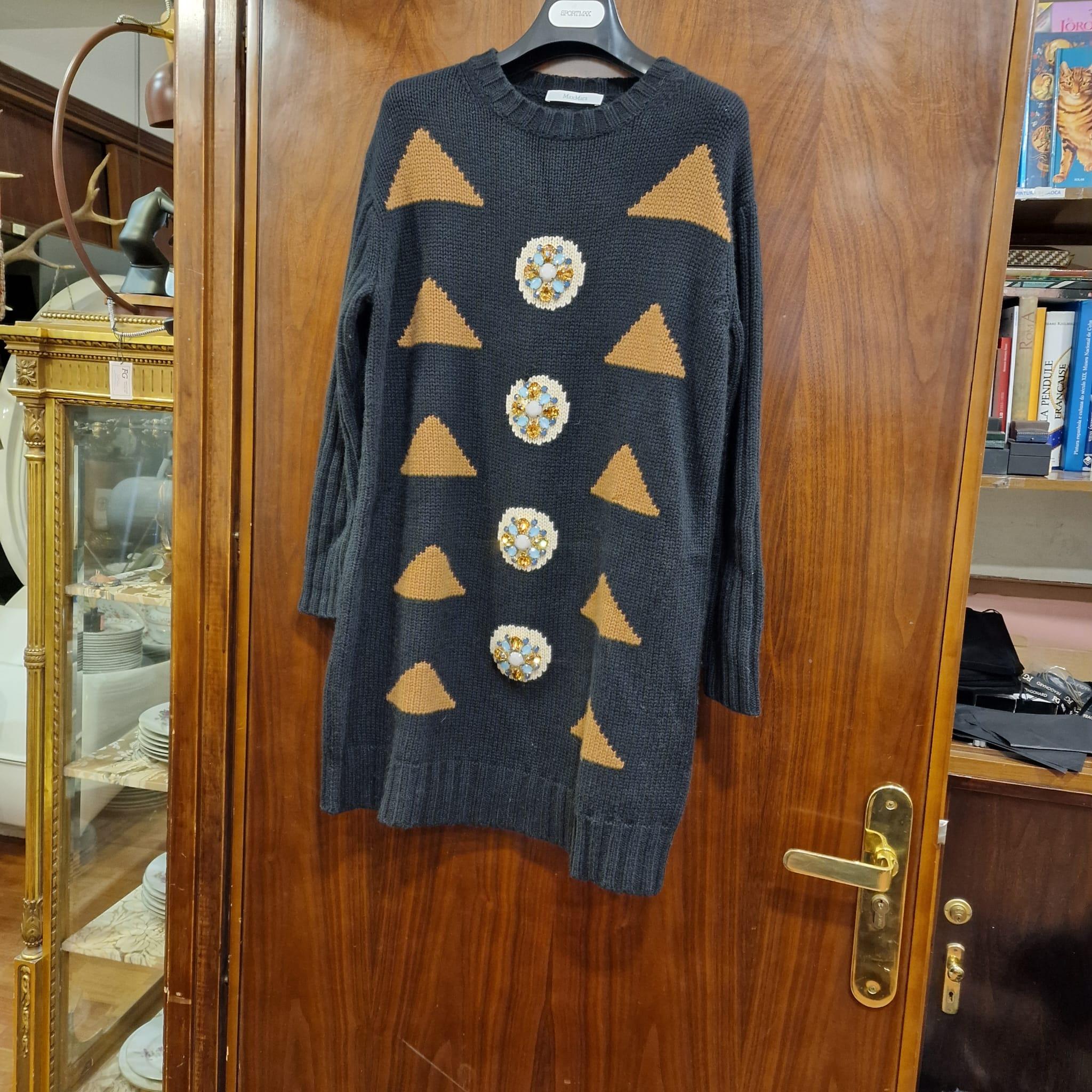 Maxmara Italie tricot noir pierres colorées  robe de la maison de couture italienne Maxmara en vente 12