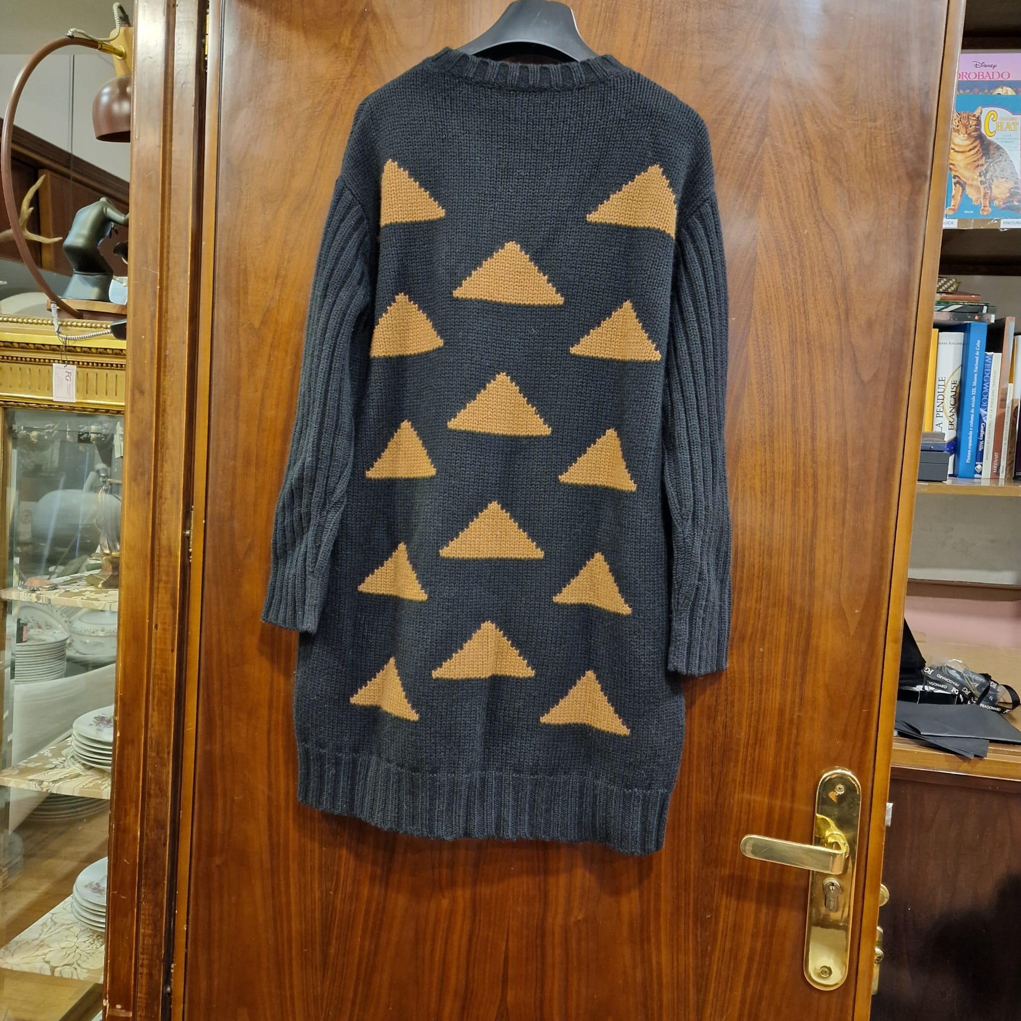 Une magnifique robe en maille de la prestigieuse maison de couture italienne Max Mara, 