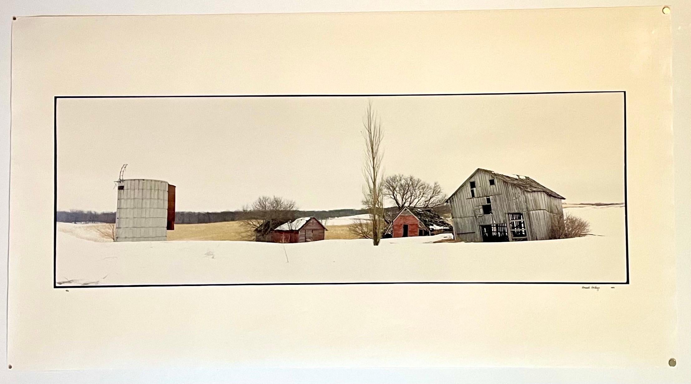 Bauernhof, Winterlandschaft, große Panoramik, Vintage-Farbfotografie, signiertes Foto im Angebot 4
