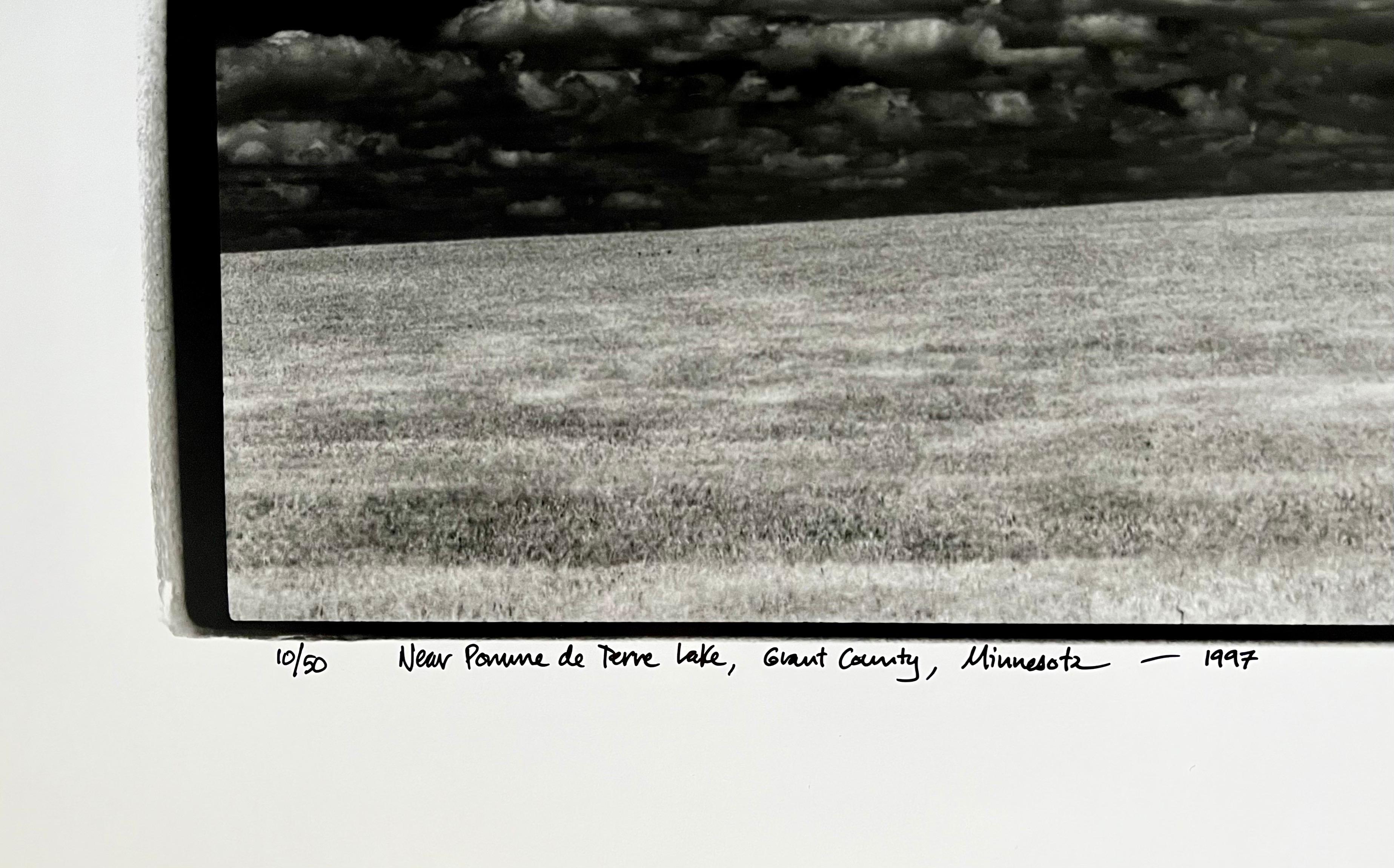 Grande photographie Panoramique noire et blanche signée American Ruins Maxwell Mackenzie en vente 3
