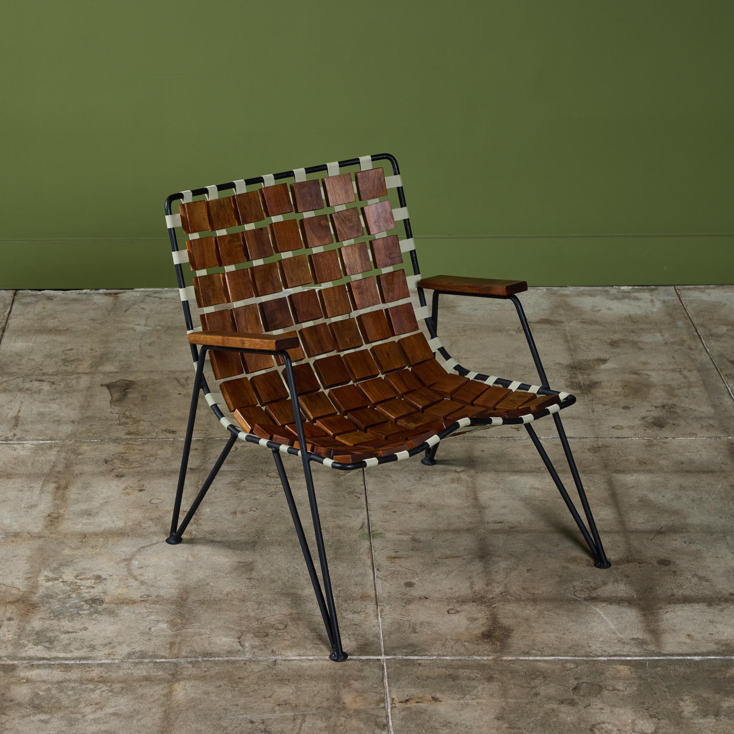 Silla de salón Maxwell Yellen de nogal y hierro forjado en venta 3