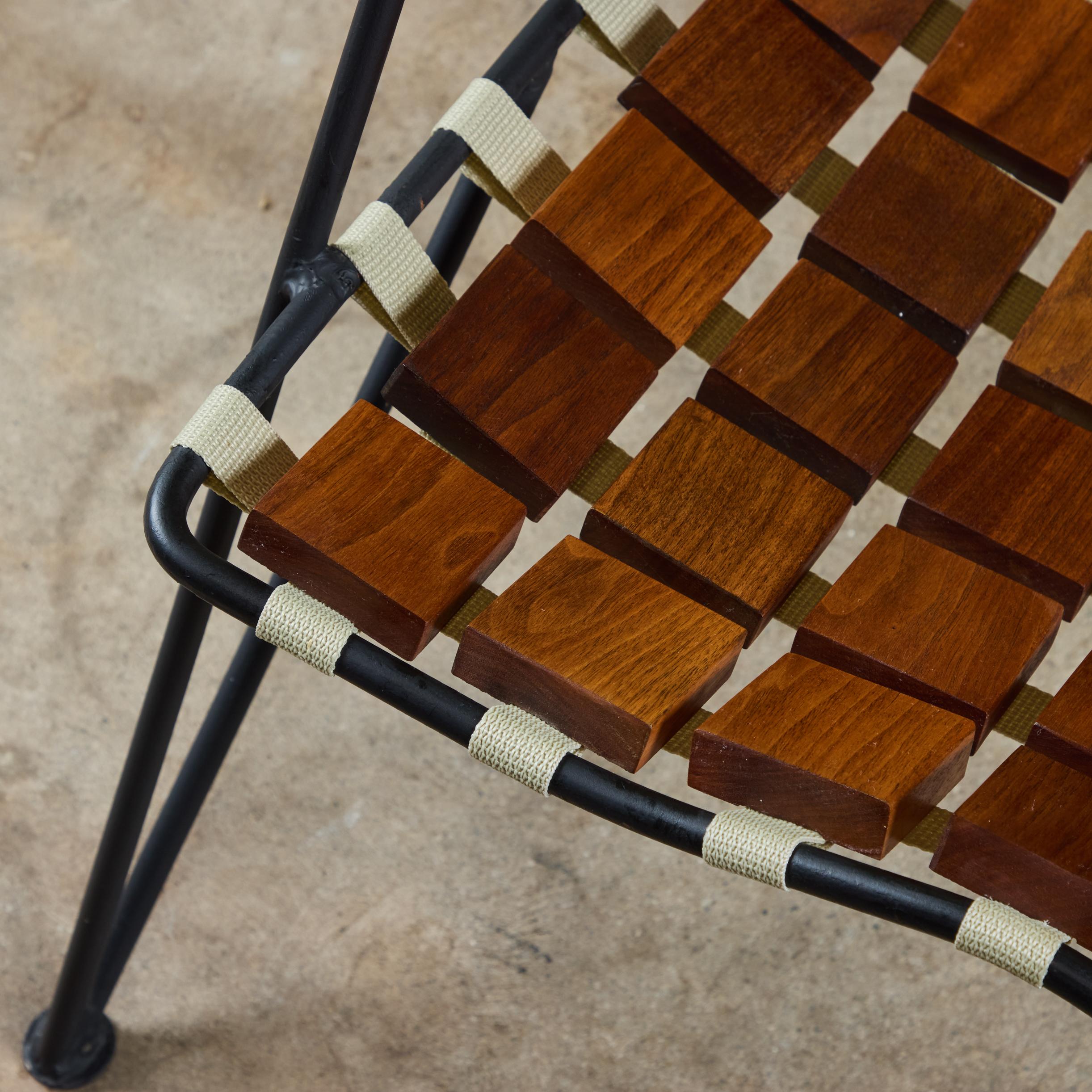 Silla de salón Maxwell Yellen de nogal y hierro forjado en venta 4