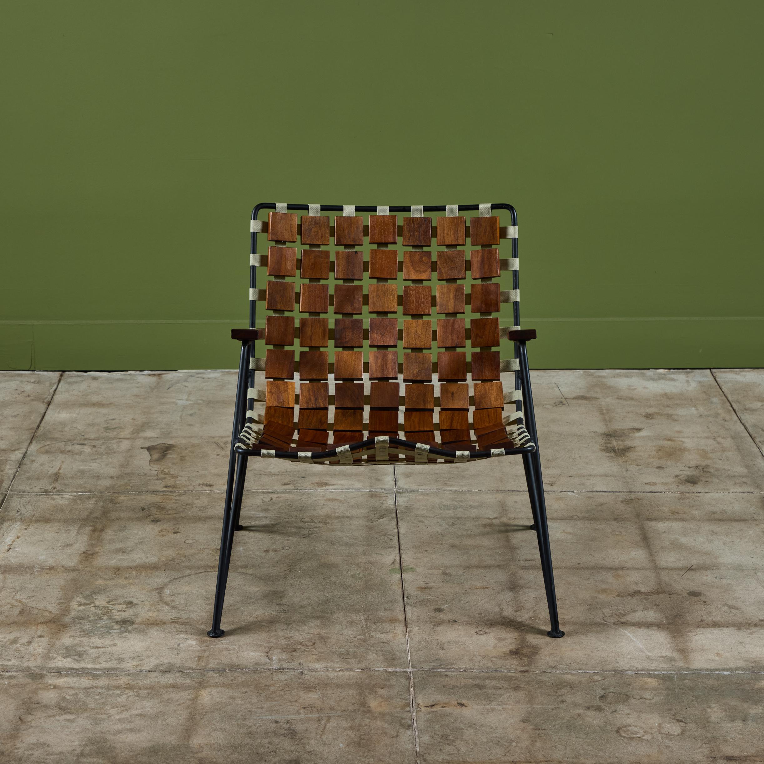 Silla de salón Maxwell Yellen de nogal y hierro forjado Estadounidense en venta