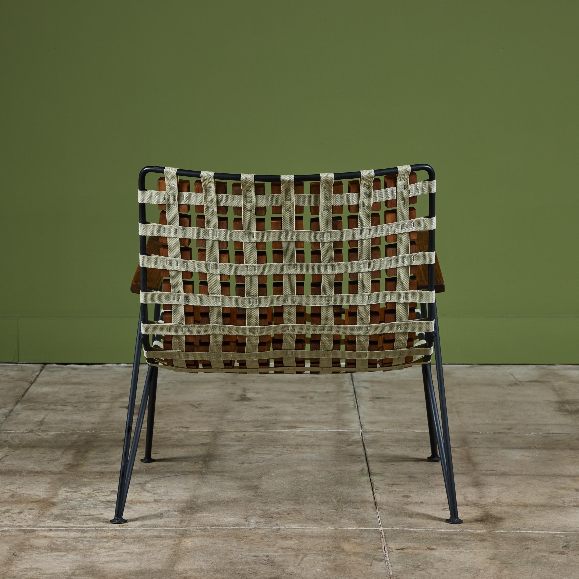 Silla de salón Maxwell Yellen de nogal y hierro forjado en venta 2