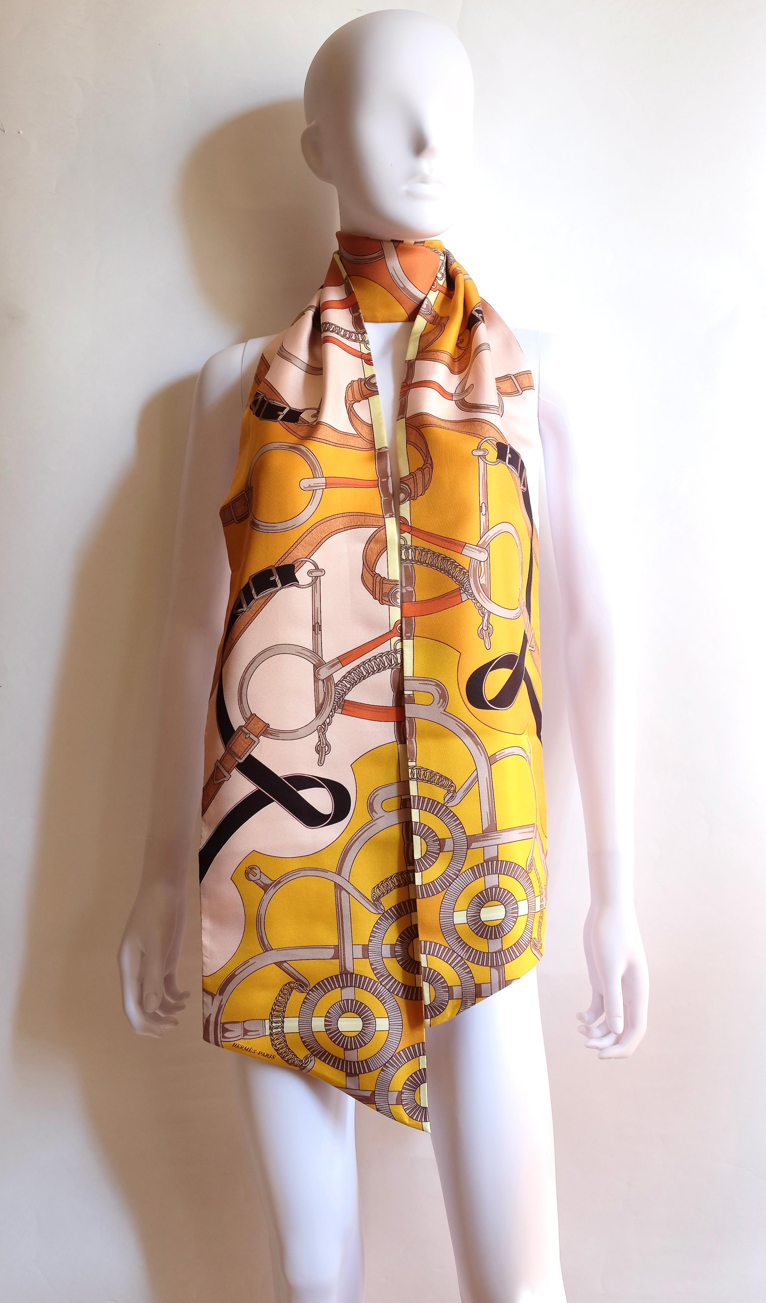 Hermès Vintage Selection by Corrado Luxury - Maxy Twilly iconic Carrè motif 