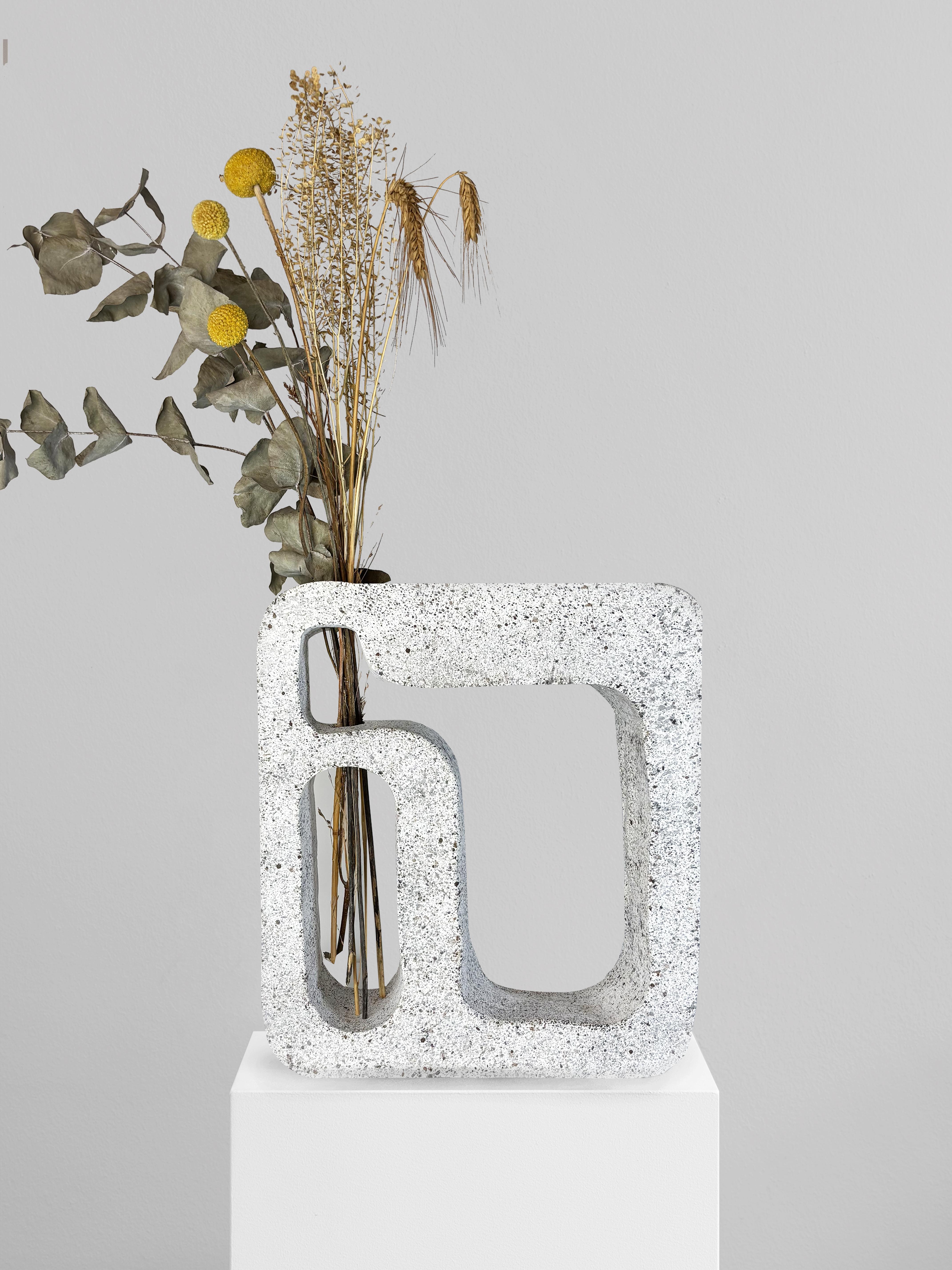 Postmoderno Vaso May I Kiss You White di Erica Zanella in vendita
