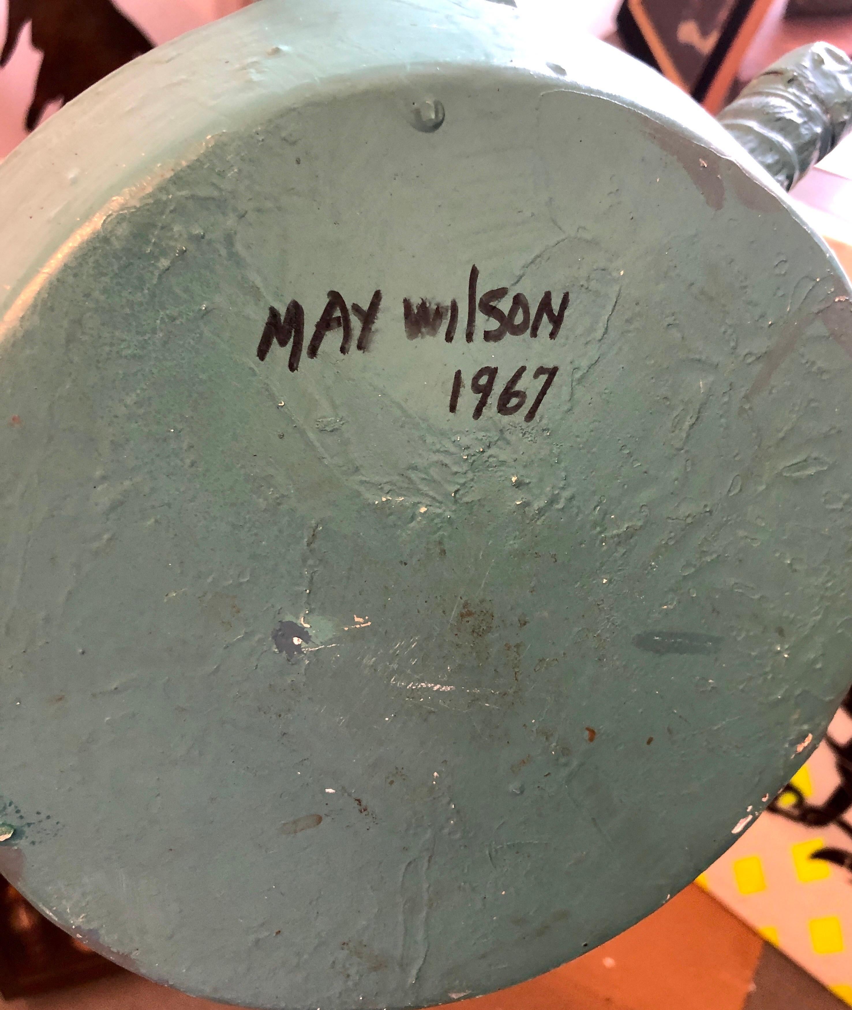 1967 Pop Art, May Wilson, Escultura pintada Surrealista Feminista Ensamblaje de Basura en venta 2