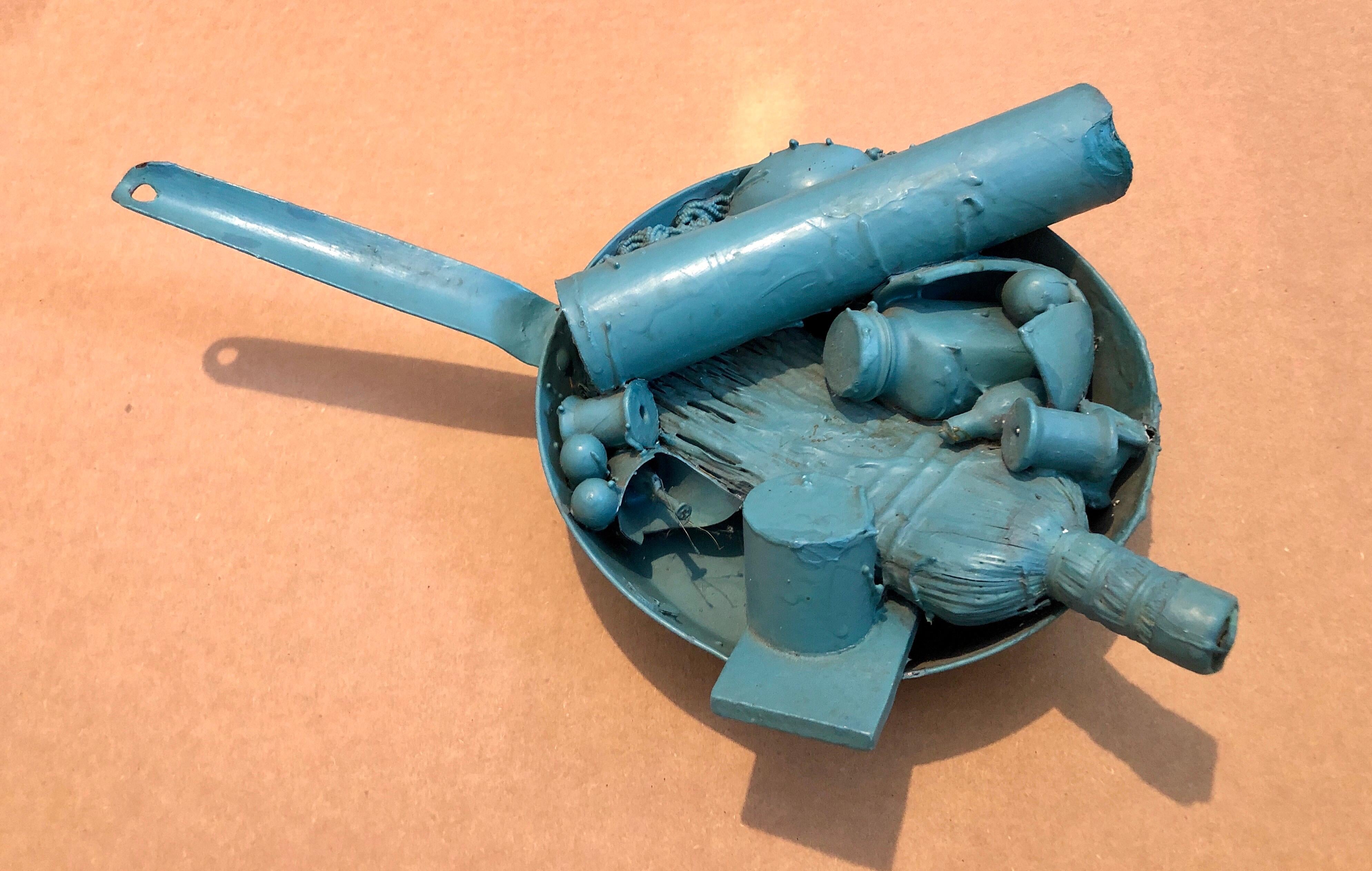1967 Pop Art, May Wilson, Escultura pintada Surrealista Feminista Ensamblaje de Basura en venta 4
