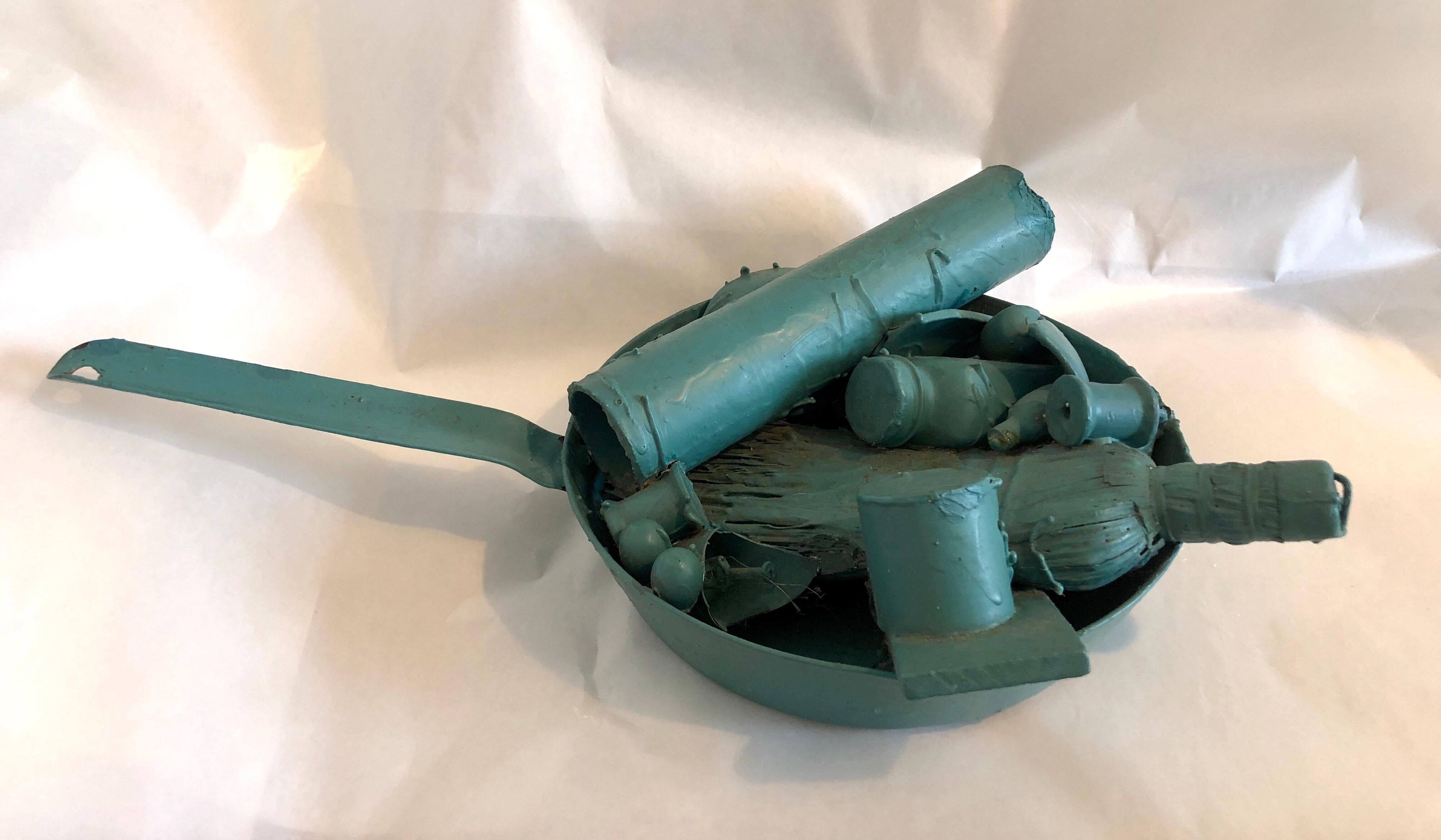 1967 Pop Art, May Wilson, Escultura pintada Surrealista Feminista Ensamblaje de Basura en venta 8