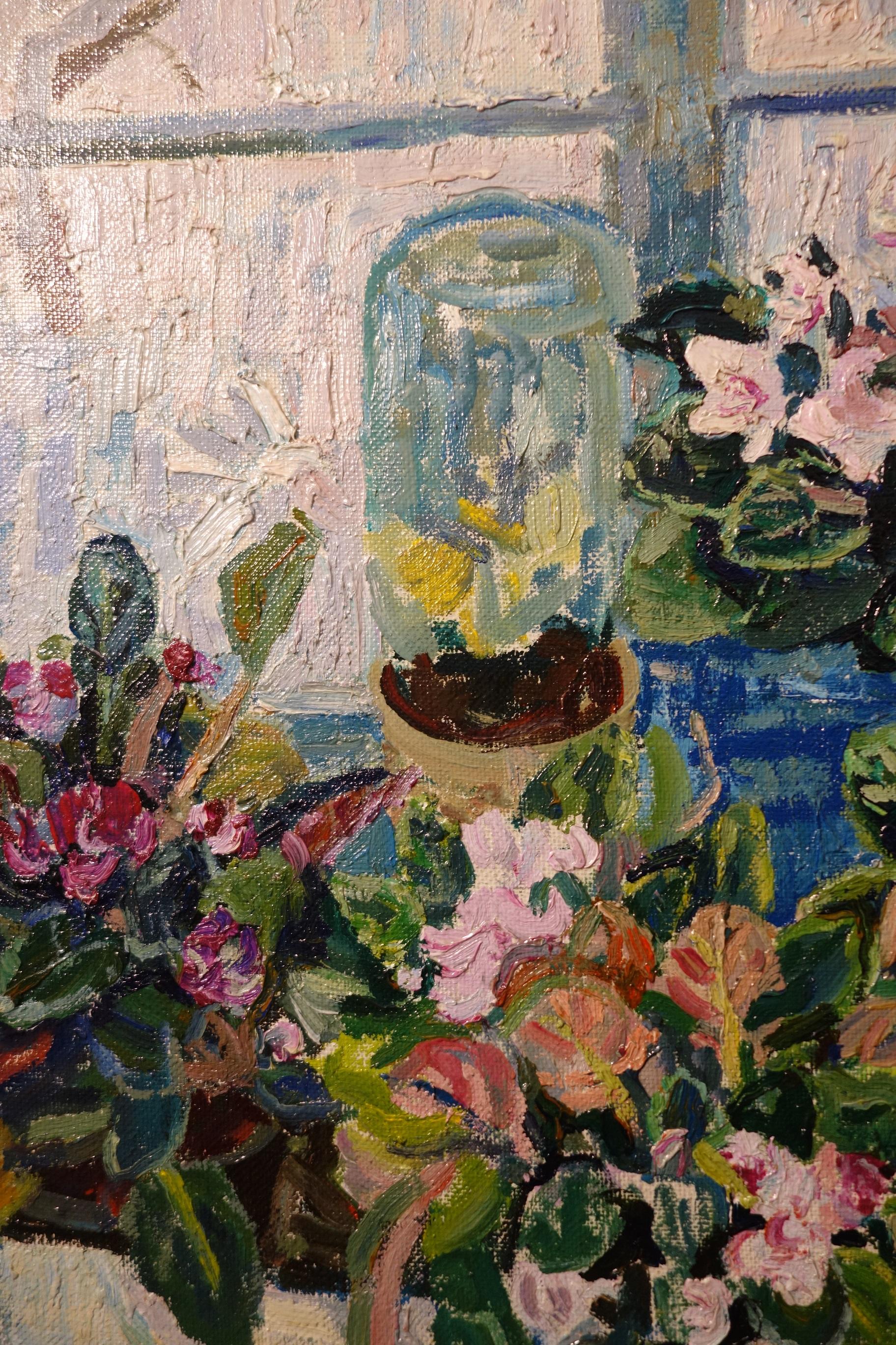 « Pot à fleurs »  fleurs , fenêtre, cm. 90 x70  1995 - Marron Still-Life Painting par Maya KOPITZEVA