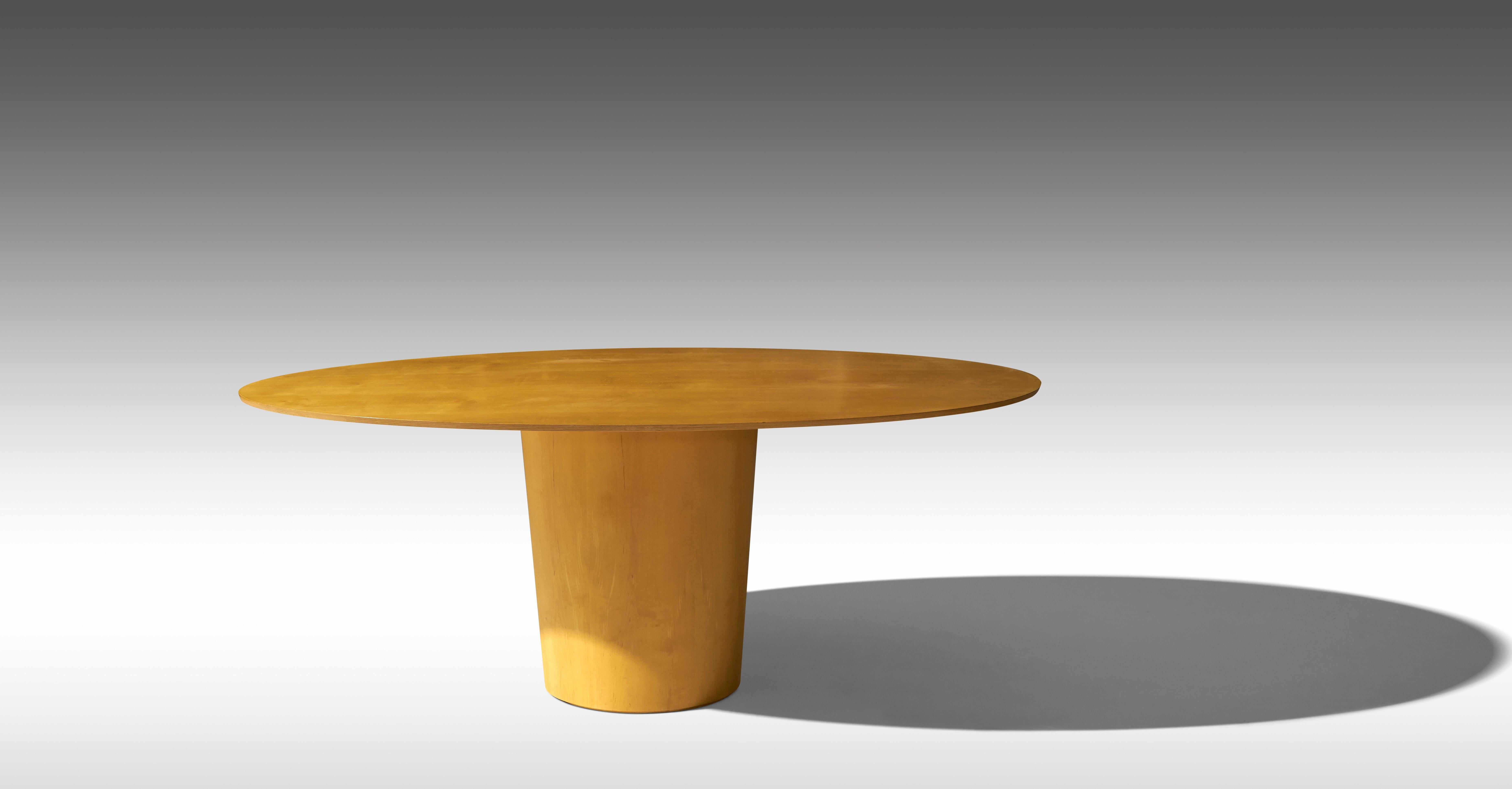 Maya Lin
tabelle

Knoll Studio
USA, 2000
birkenfurnier, Metall

Seltener Tisch, entworfen von Maya Lin für Knoll. Die Tabelle wird nicht mehr hergestellt. 


