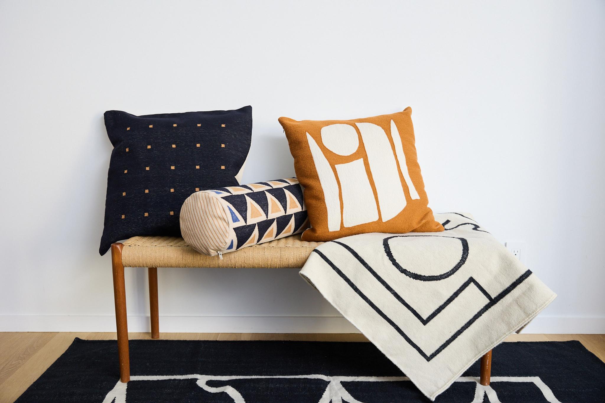 Maya Dreiecke Bolster - Neutral (Indisch) im Angebot