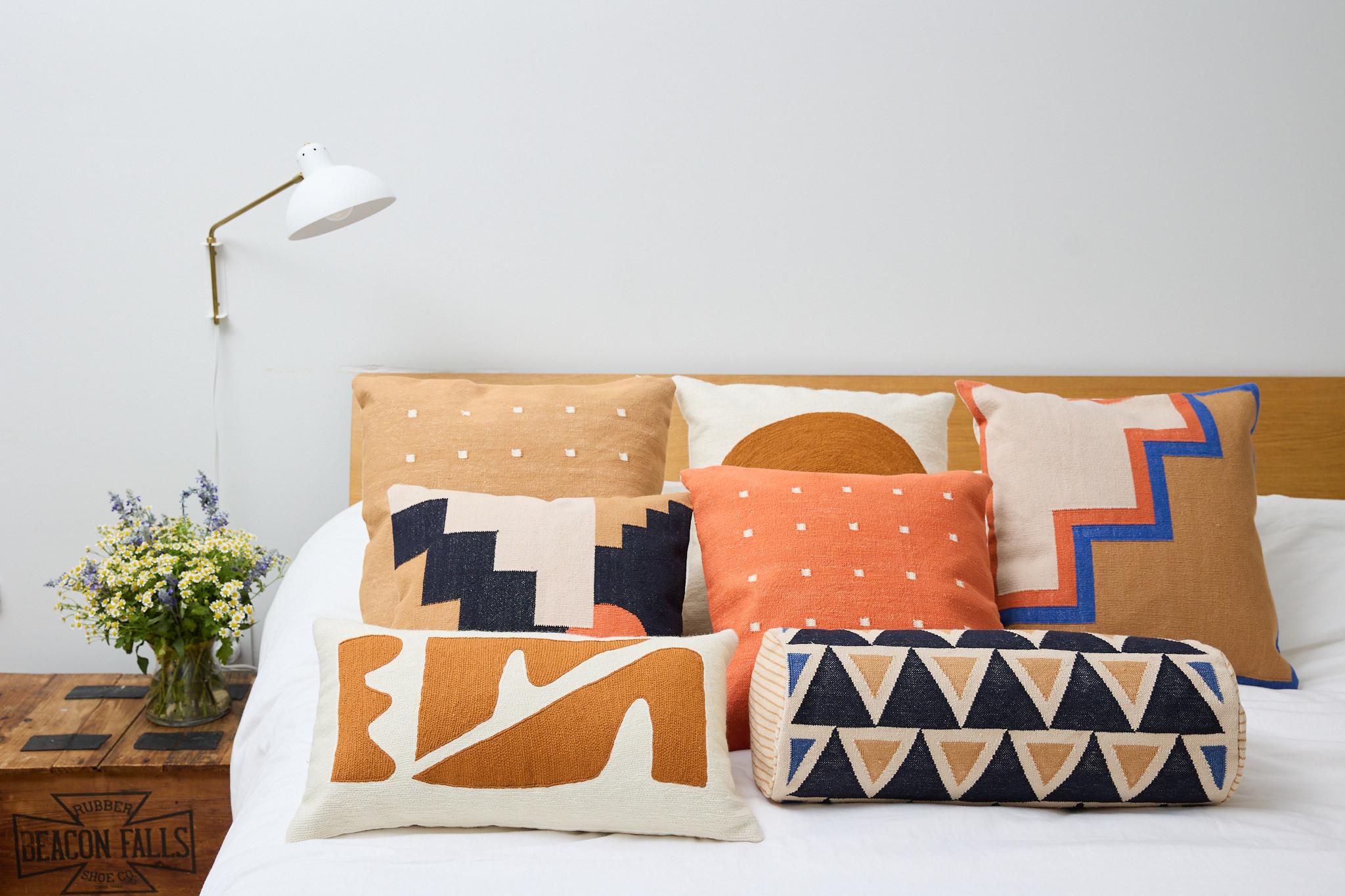 Maya Dreiecke Bolster - Neutral (Handgewebt) im Angebot