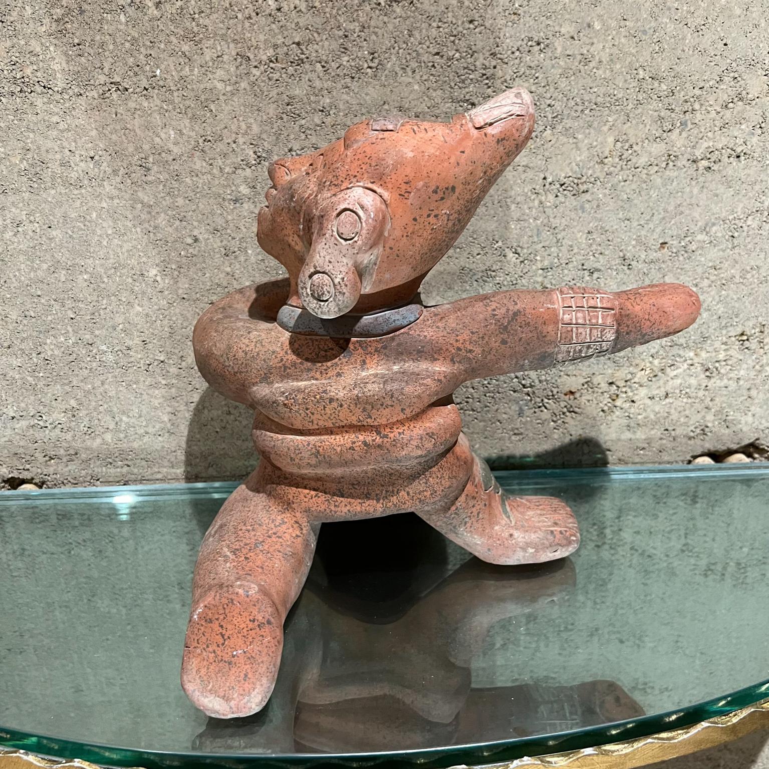 Œuvre d'art amérindienne mexicaine, sculpture de figurine en poterie complexe en vente 2