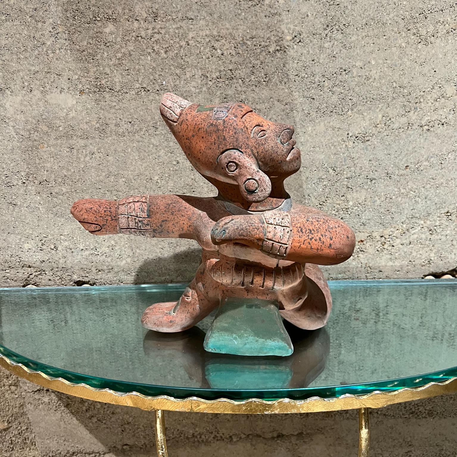 Vintage Native Artwork Mex Indian Intricate Handcrafted Pottery Sculpture
Beau travail artisanal.
10,25 de haut x 12 de large x 8 de profondeur
Très bon état.
Veuillez vous référer aux images fournies
