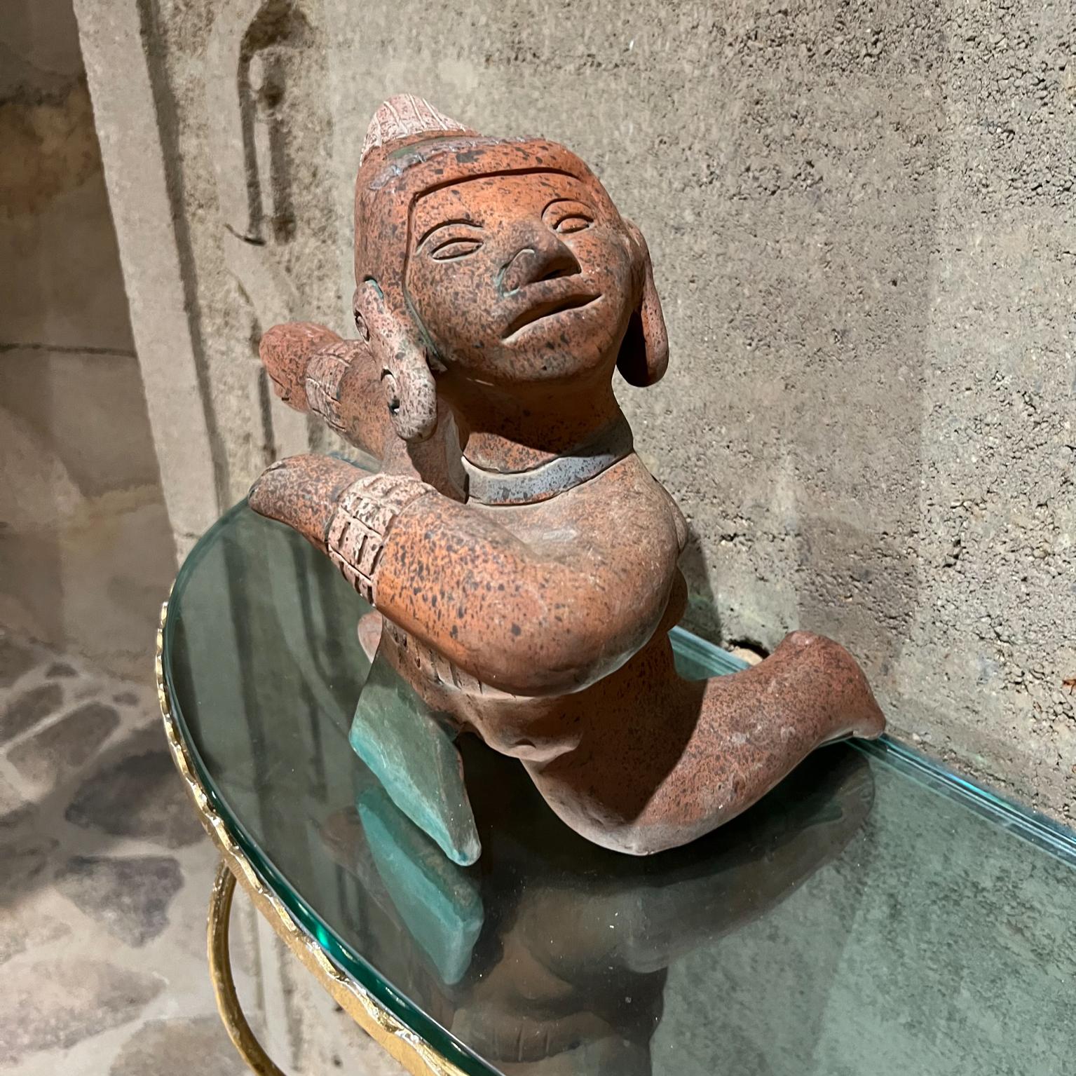 20ième siècle Œuvre d'art amérindienne mexicaine, sculpture de figurine en poterie complexe en vente