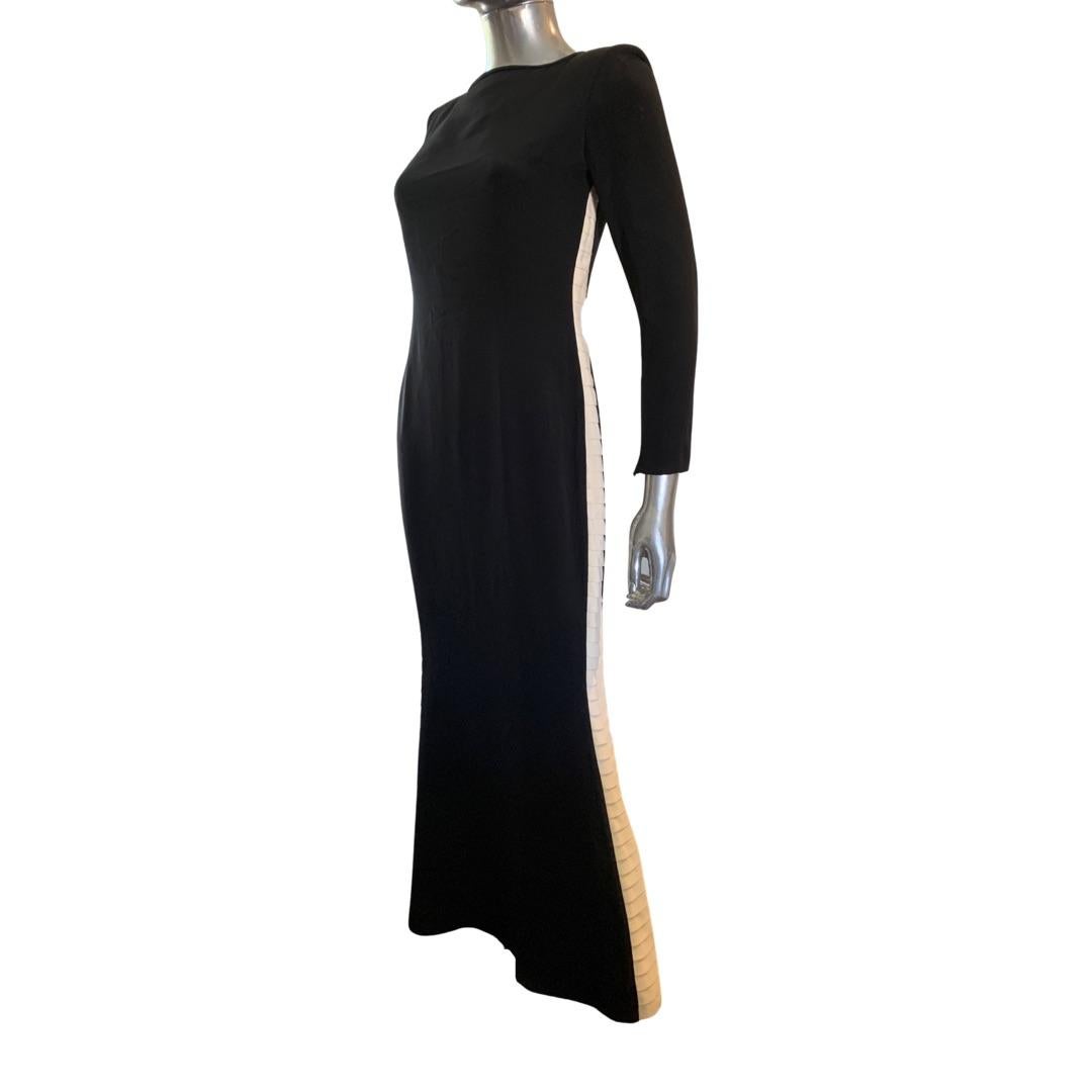 Mayela Haute Couture Italian Black & Crème Modern Evening Dress Size 6-8 In Good Condition For Sale In Palm Springs, CA