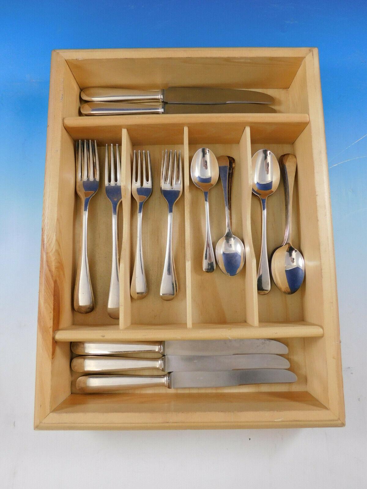 Dinner size Mayfair by Buccellati Italy silver plated flatware set, 30 pieces. This set includes:

6 dinner size knives, 9 1/2