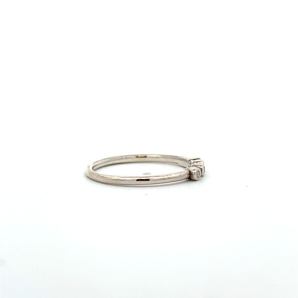 codebyEdge Anpassbarer Diamant-Platin-Stapelring - Buchstabe V in Morse- Code im Zustand „Neu“ im Angebot in London, GB