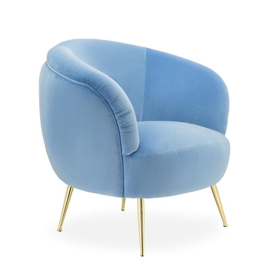 Armchair Mayline with structure in solid wood,
upholstered and covered with bluesky soft velvet. With
feet in steel in gold finish. Also available in other colors
on request.