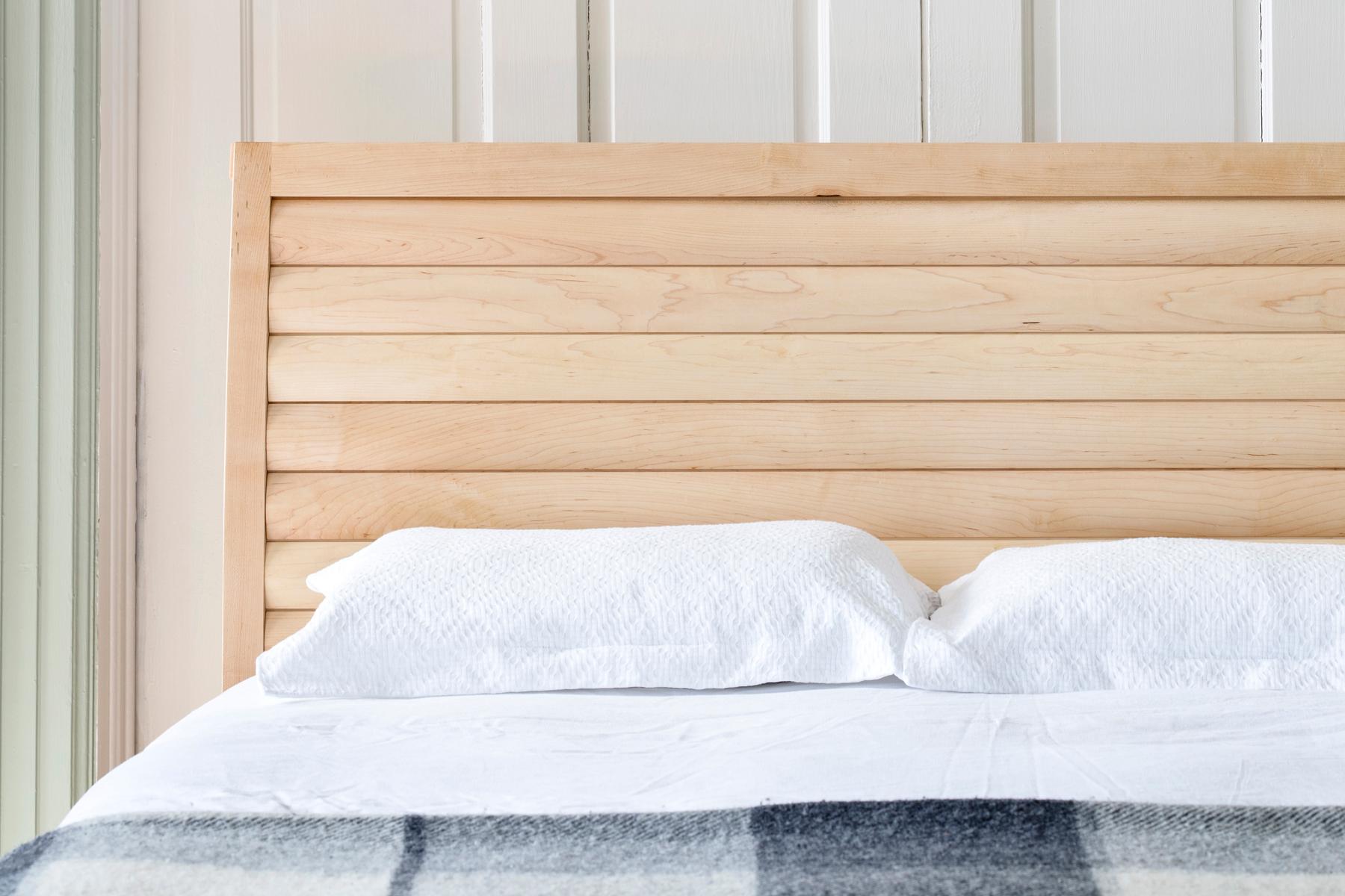 Maymont Bed Maple Queen Size For Sale 1