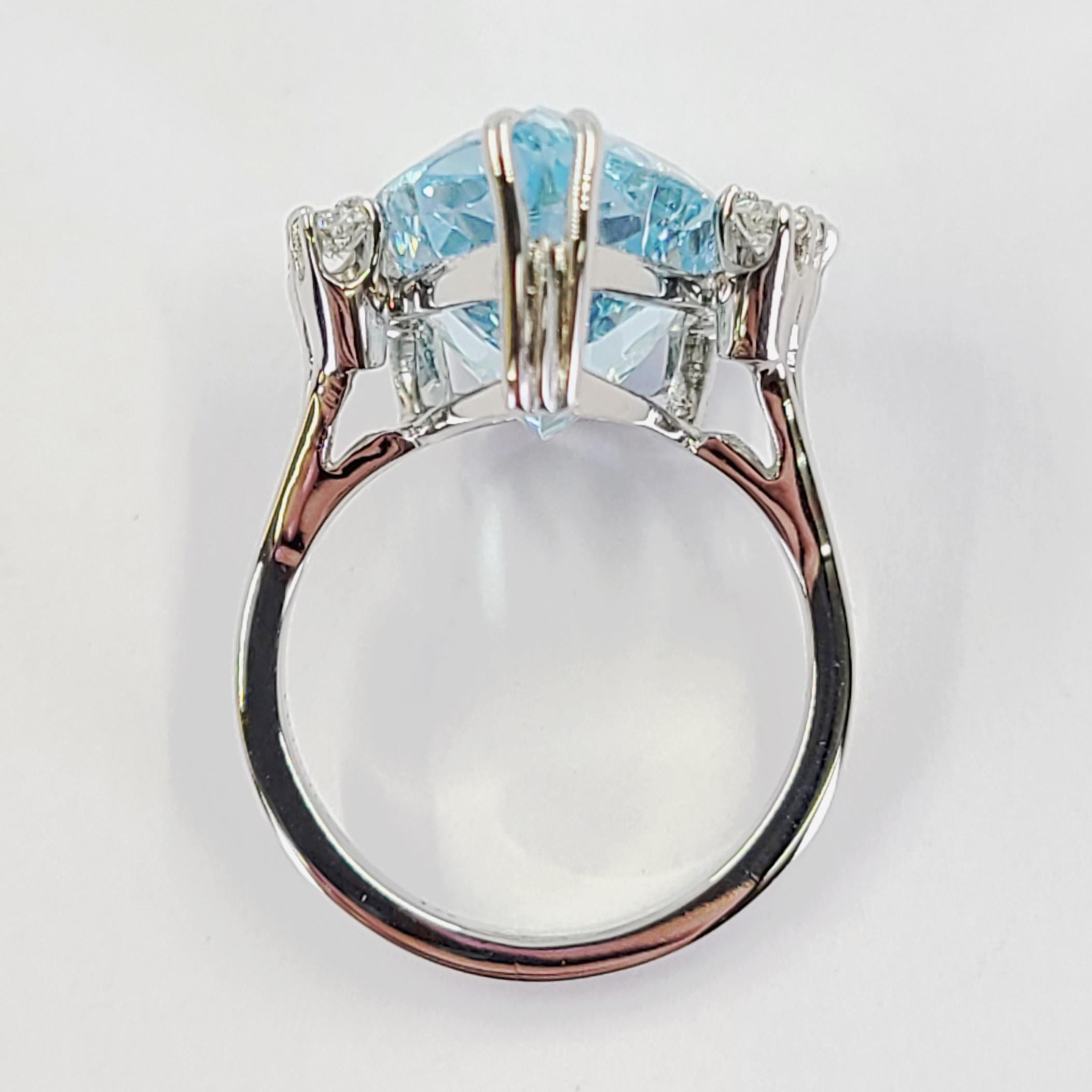 Women's Mayor's White Gold and Pear Cut Aquamarine Cocktail Ring For Sale