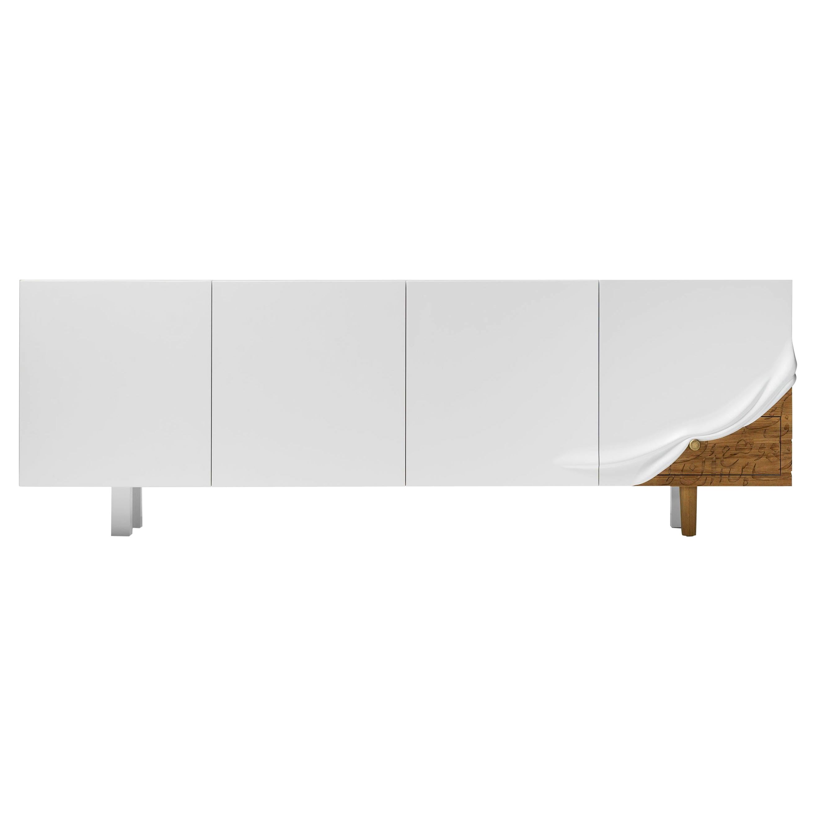 Armadio Talisman disegnato da Maysam Al Nasser prodotto da BD Design

Edizione limitata di otto unità, due prove d'artista e due prototipi.

Contenitore in MDF laccato bianco opaco con tre cassetti,
tutti internamente laminati in legno di