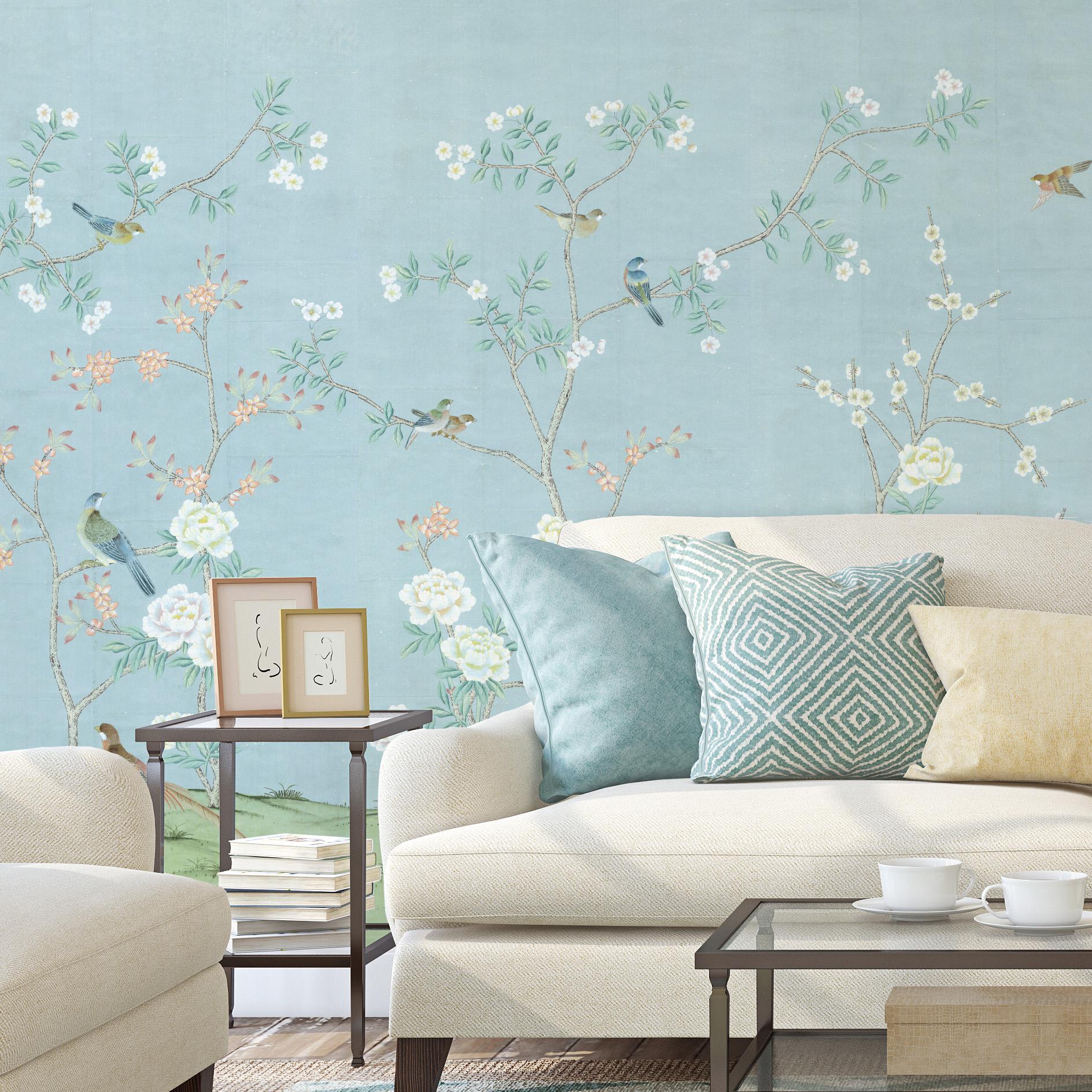Maysong Spring ist eine wunderschöne Chinoiserie-Wandtapete mit großen weißen Blüten auf einem kühlen blauen Hintergrund. Dieses Design kann jedem Schlafzimmer, Wohnzimmer oder jedem anderen Raum in Ihrer Wohnung oder Ihrem Haus visuelles Interesse