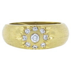 MAZ Bague à anneau texturé en or jaune 14 carats avec grappe de diamants sertis en pavé 0,27 carat