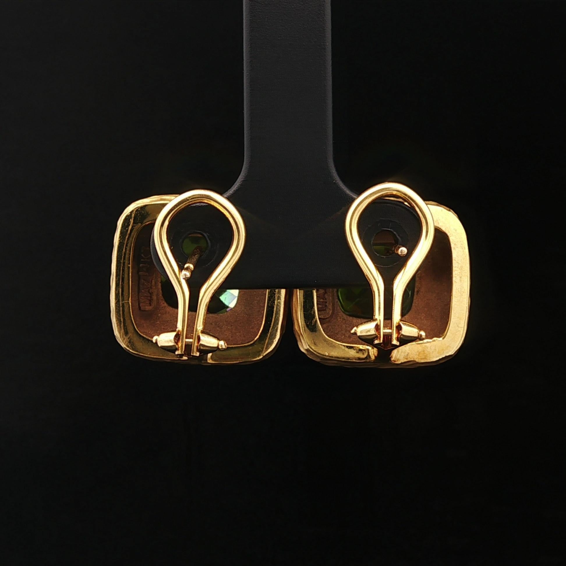 Boucles d'oreilles MAZ en or jaune 14k 5.40ctw Péridot coussin martelé finition mate Pour femmes en vente